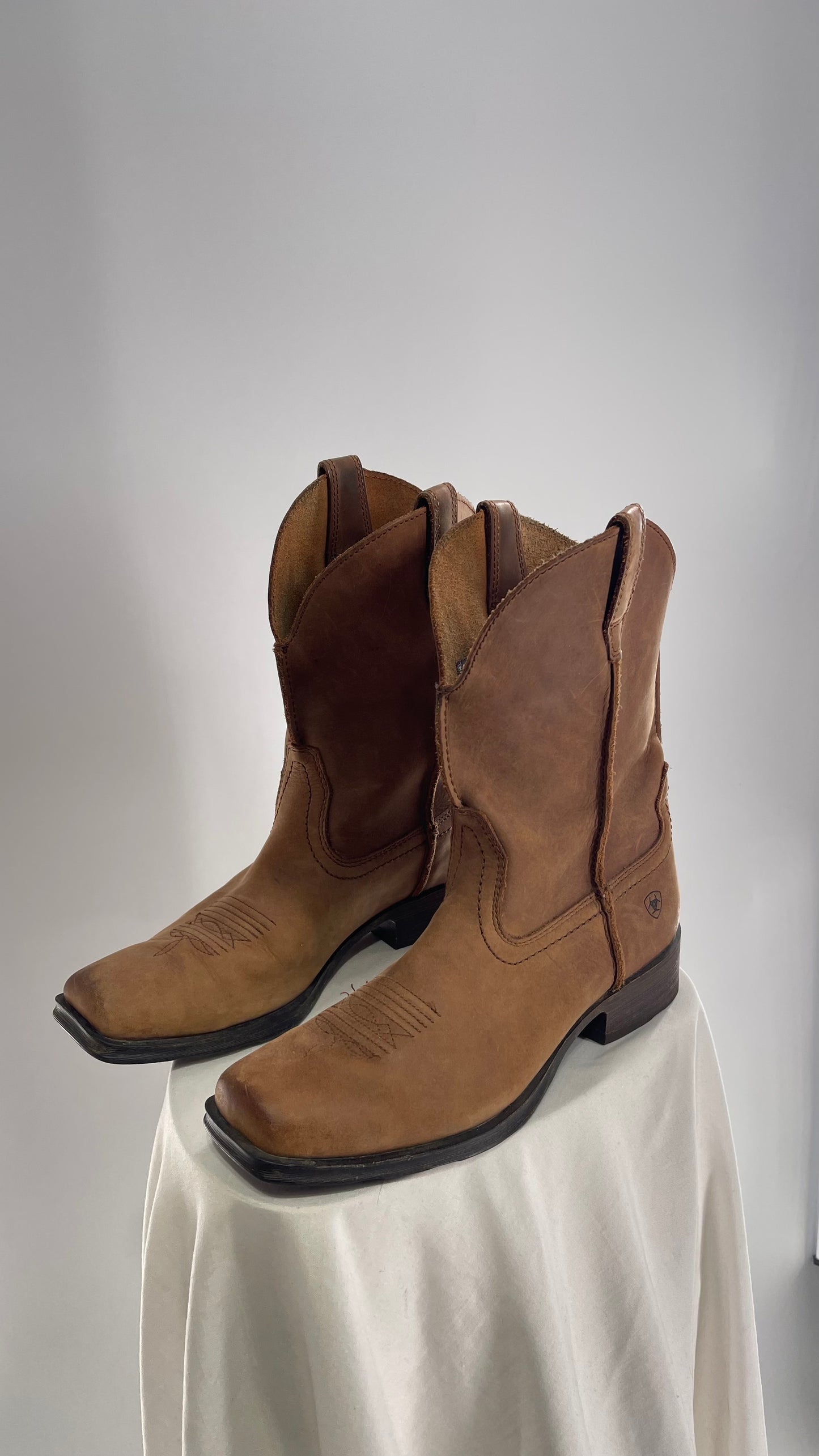 ARIAT Light Brown Square Toe Thick Leather Cowboy Boots (9.5)