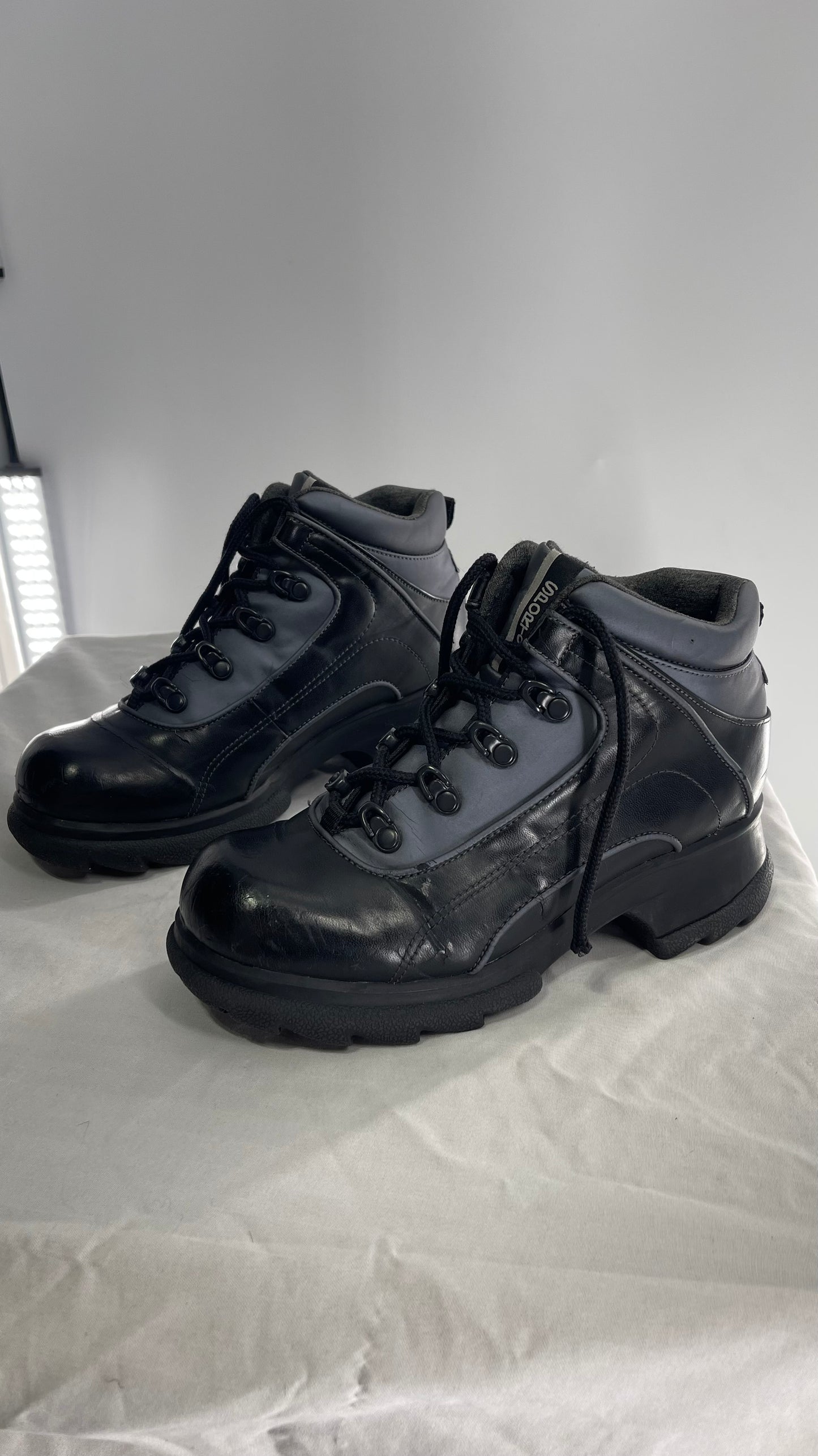 1990s Vintage SPORTO Metallic Blue and Black Round Toe Platform Sneaker Boot (9)