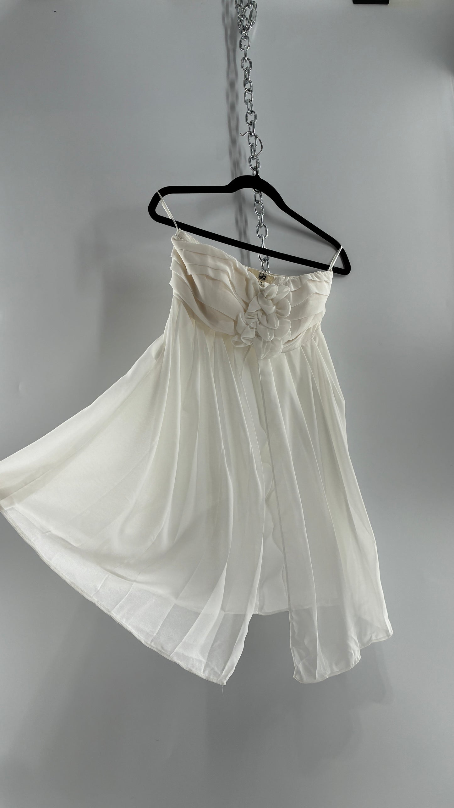 Deadstock Vintage 1990 YA LOS ANGELES White Vented Mini Dress with Petal Appliqué Detail (Medium)