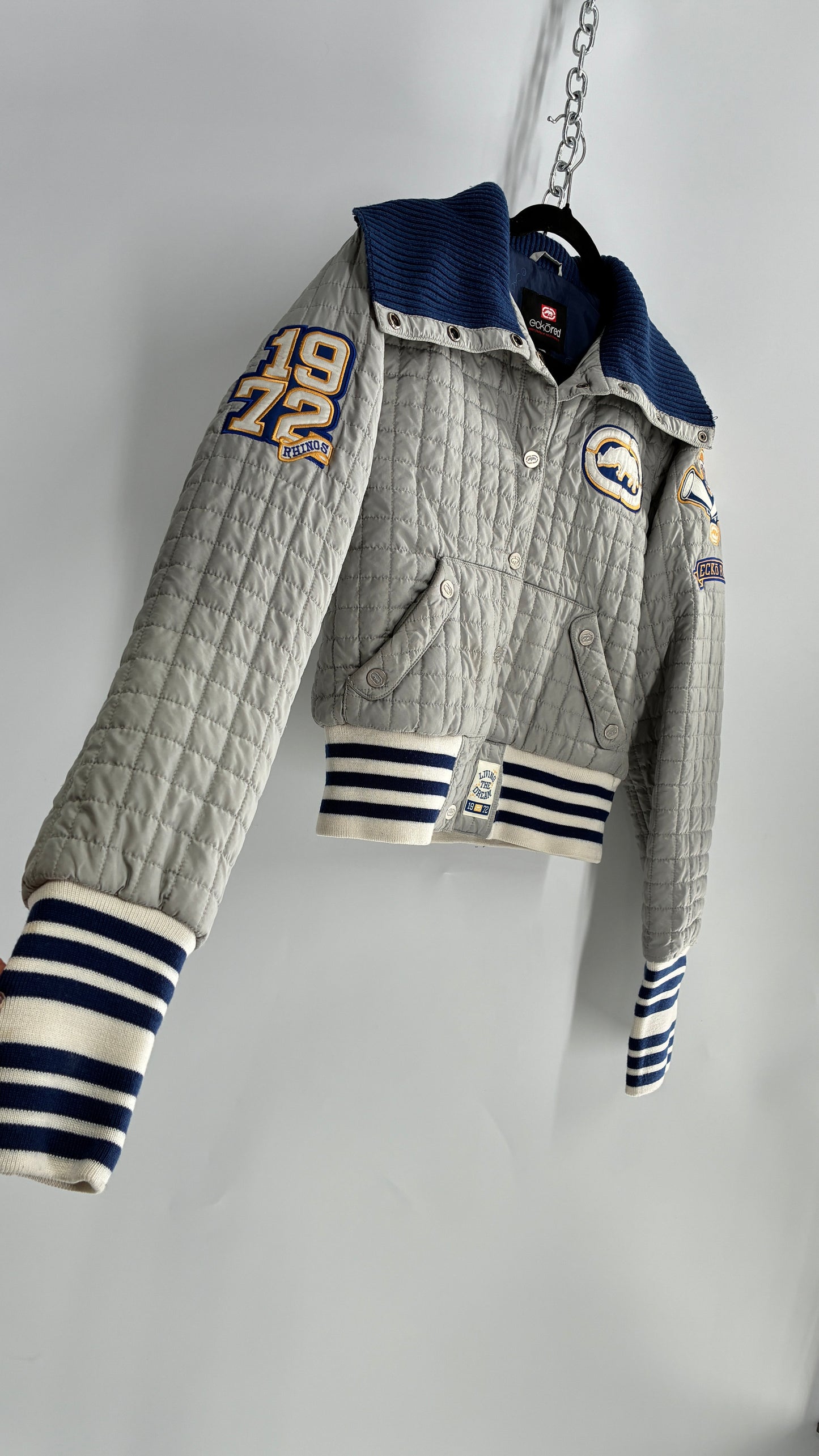 RARE Vintage EckoRed Grey Quilted Cropped Jacket with Button Down Collar and Patches (Large)