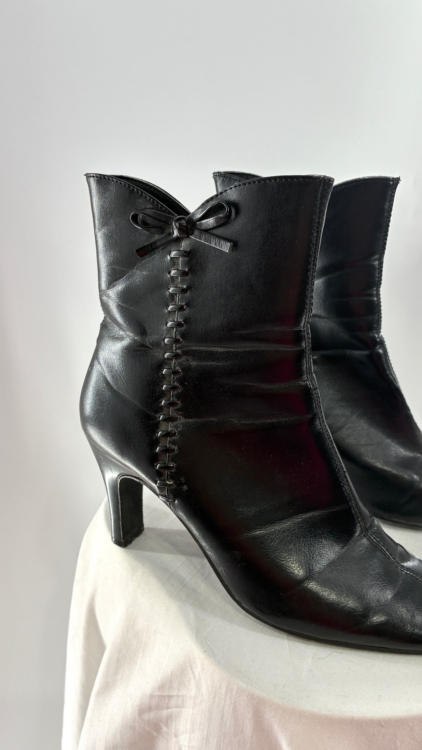 Vintage EXPRESSIONS Black Square Toe Kitten Heel Boots with Lace Up, Bow Side Details (8)