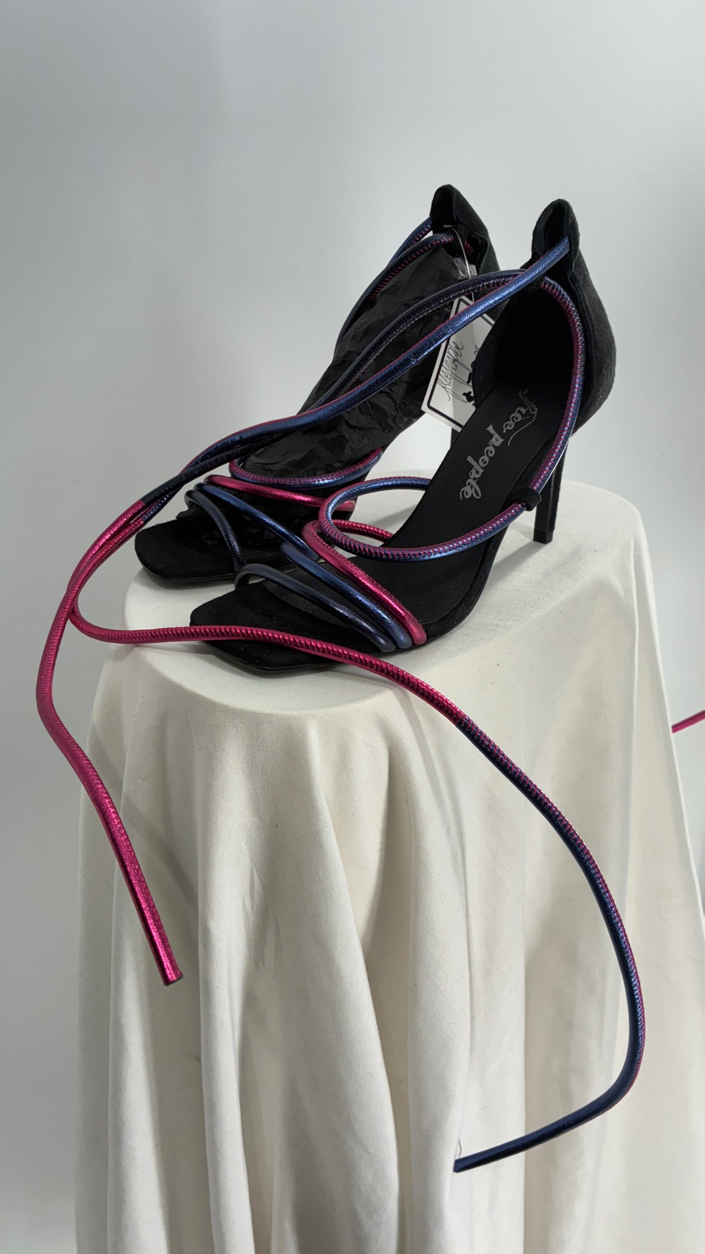 Free People Square Toe, Wrap Around Gladiator Style Metallic Fuchsia Heel (38)