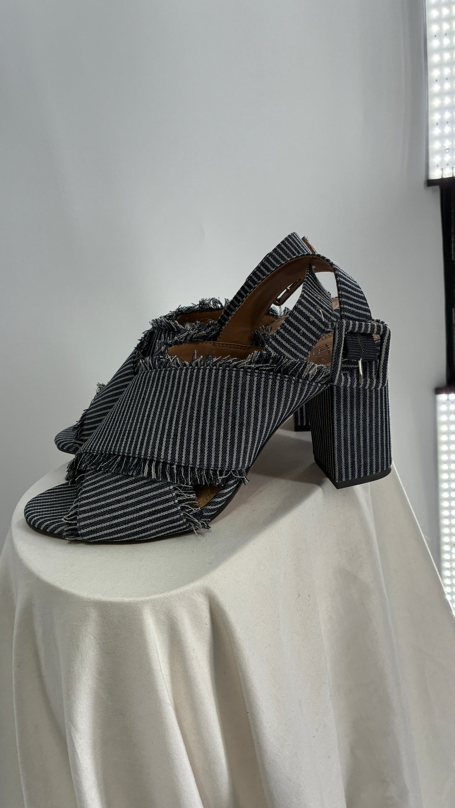 Urban Outfitters Denim Cross Over Sling Back Heels (9)