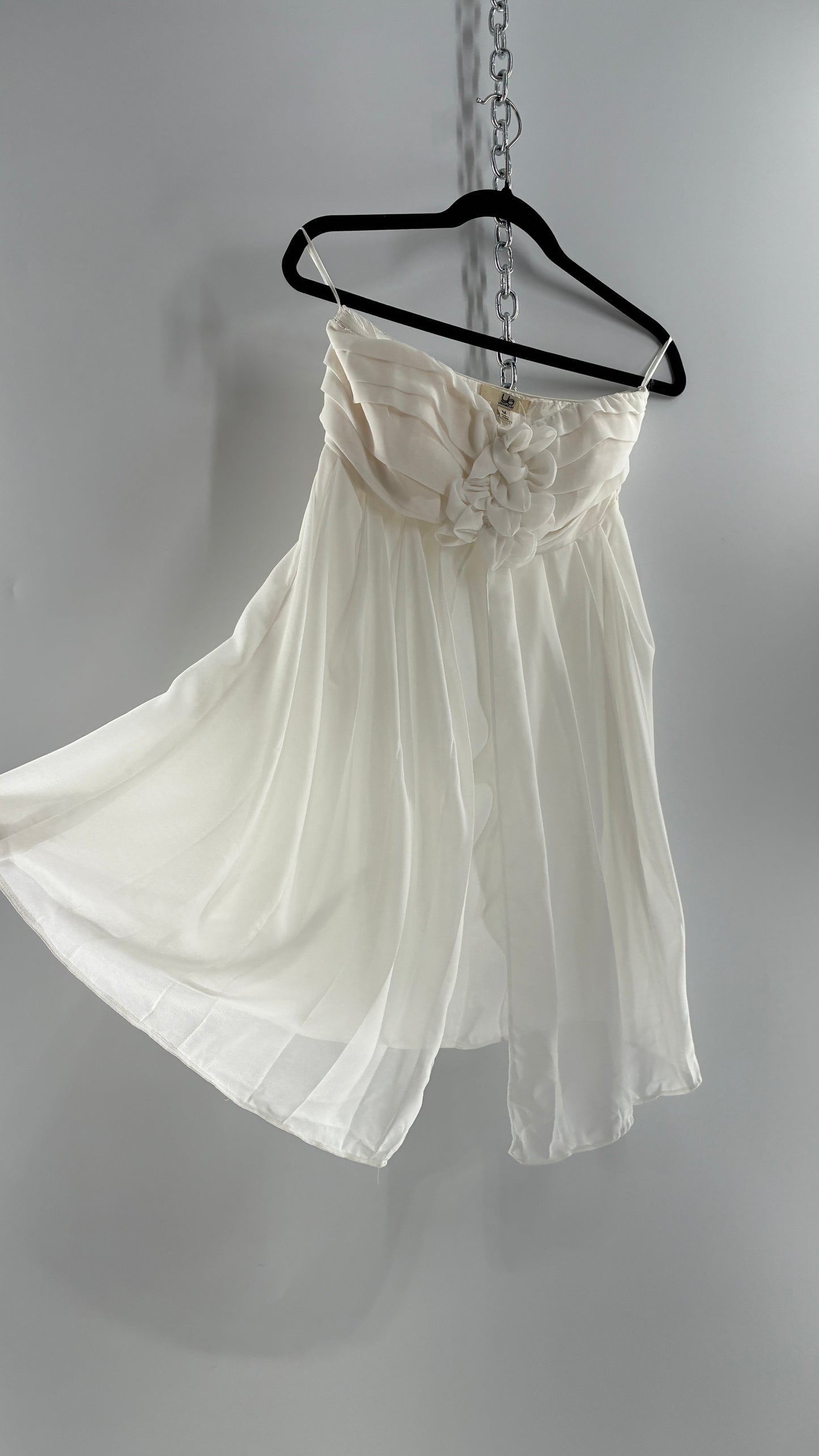 Deadstock Vintage 1990 YA LOS ANGELES White Vented Mini Dress with Petal Appliqué Detail (Medium)