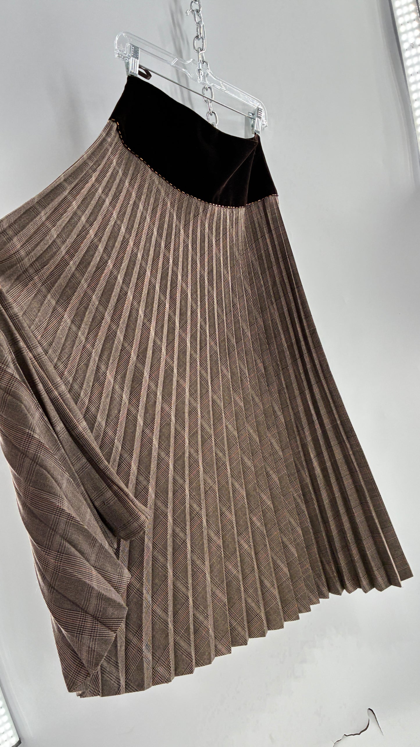 Vintage CAROLE LITTLE Plaid and Pleated Skirt with Wide Velvet Brown Waist Band (6)