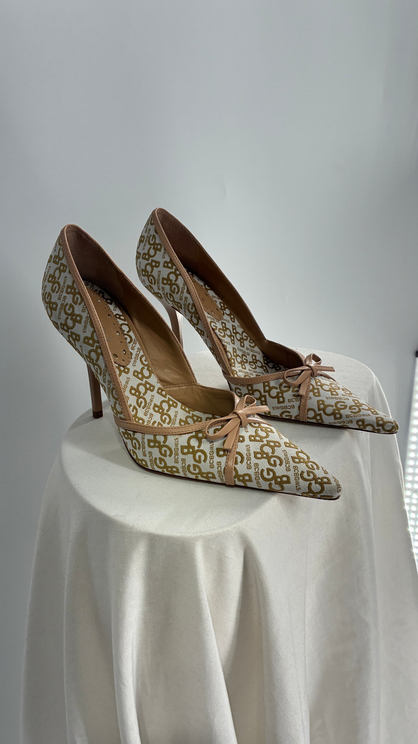 Vintage BCBG All Over Monogram Pointed Toe Heels with Leather Bows and Piping (5.5)