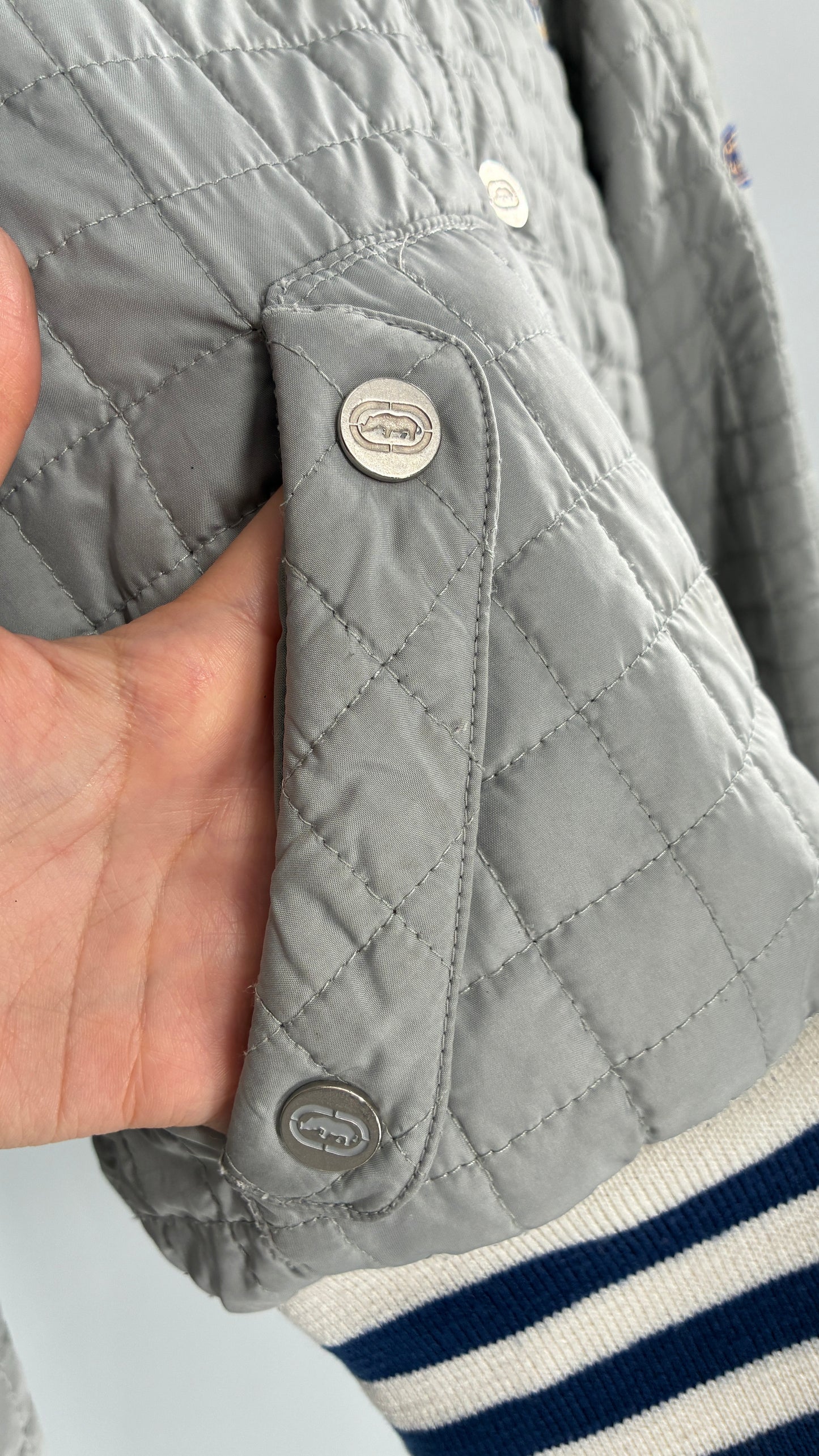 RARE Vintage EckoRed Grey Quilted Cropped Jacket with Button Down Collar and Patches (Large)