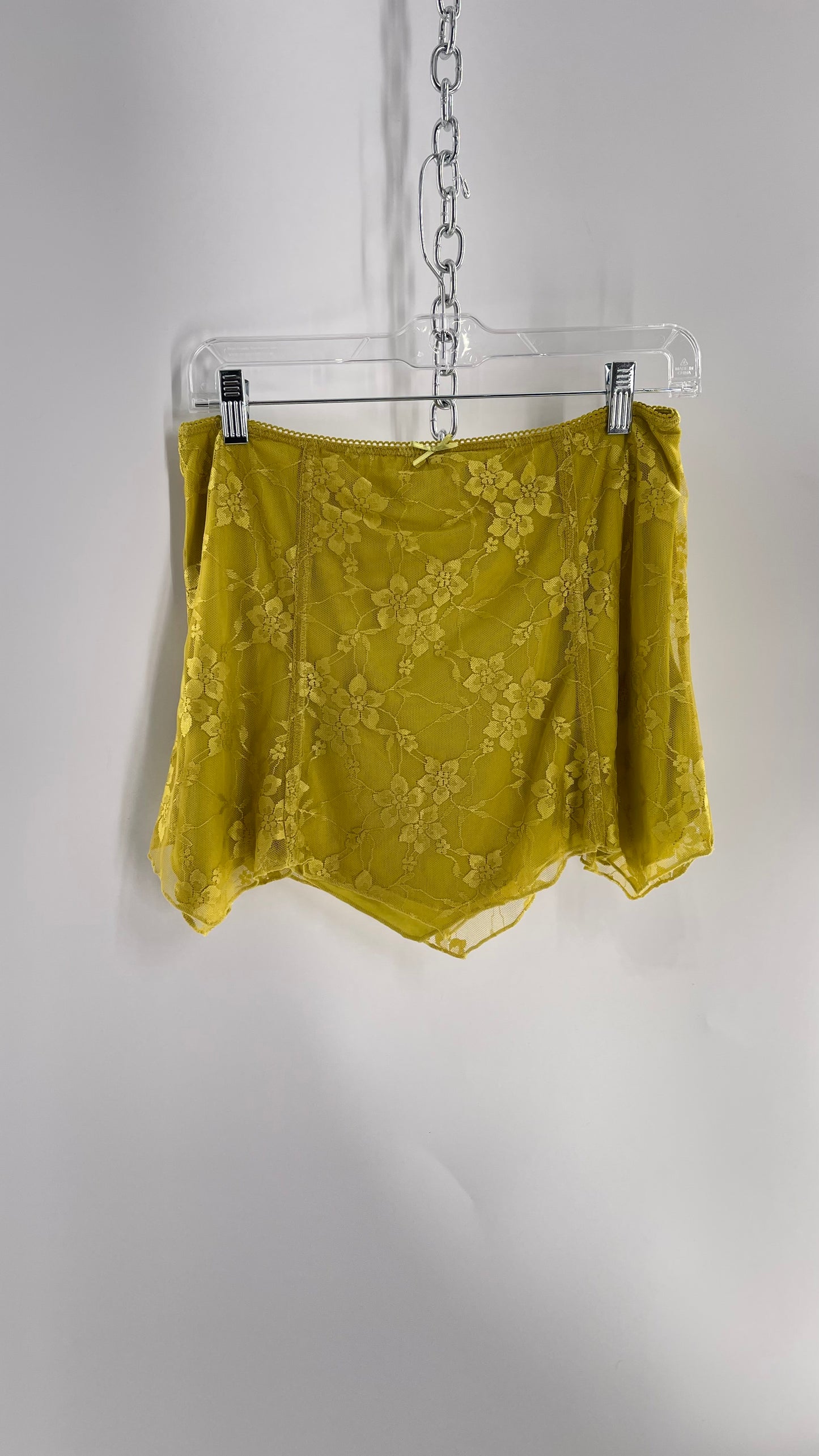 Urban Outfitters Green Lace Hankerchief Hem Mini Skirt (Medium)