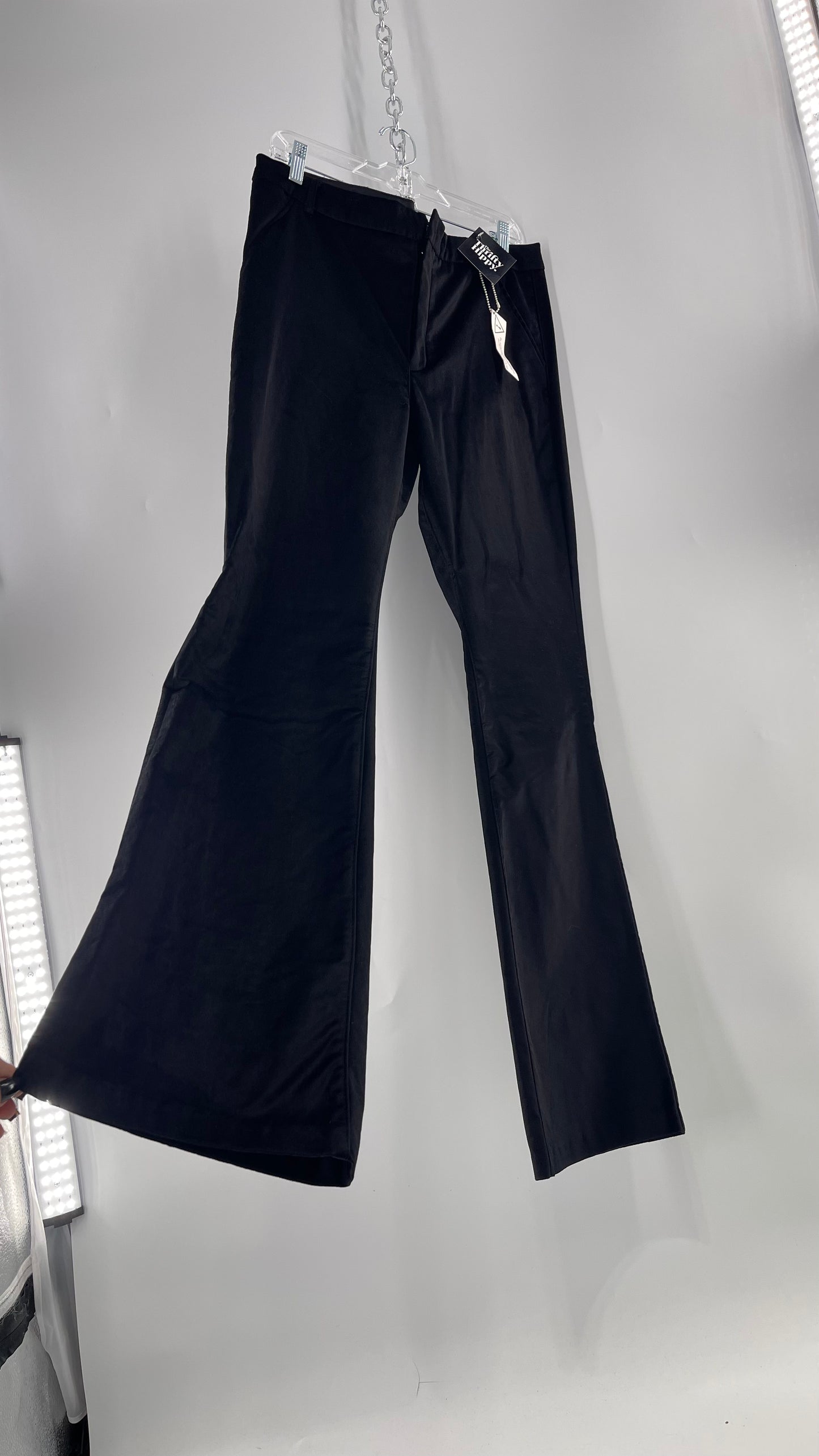 BLANK NYC Black Velvet Kick Flares (31) tá