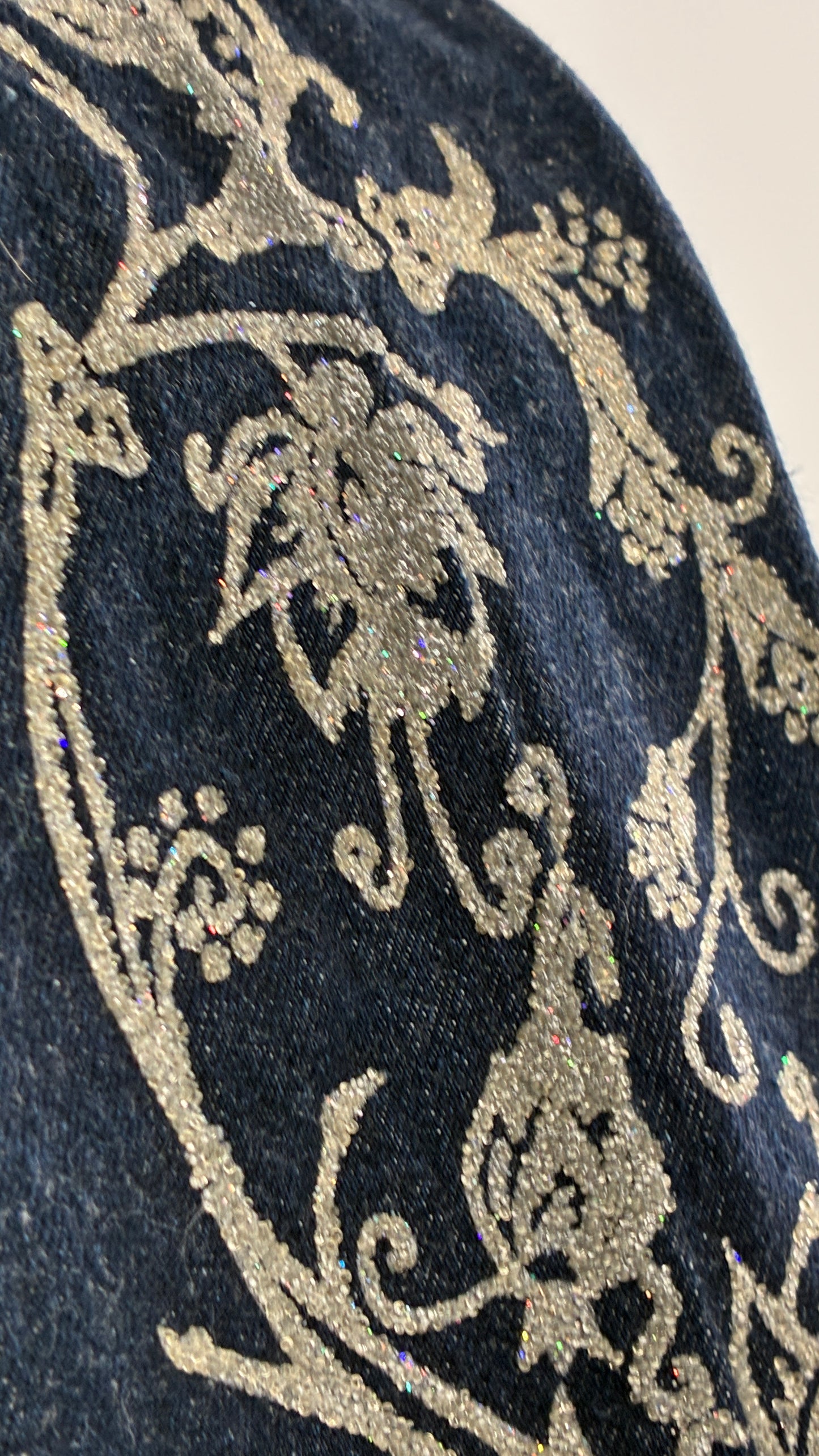 Vintage EXPRESS JEANS Dark Wash with Iridescent, Embellished, Textured Design Running Down Pant Leg (3/4)