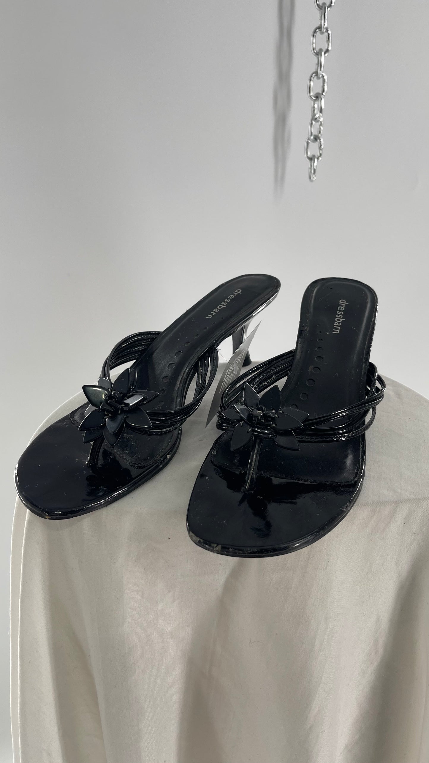 Vintage DressBarn Black Strappy Kitten Heel Thong Sandal with Plastic Flower Rosette (10)