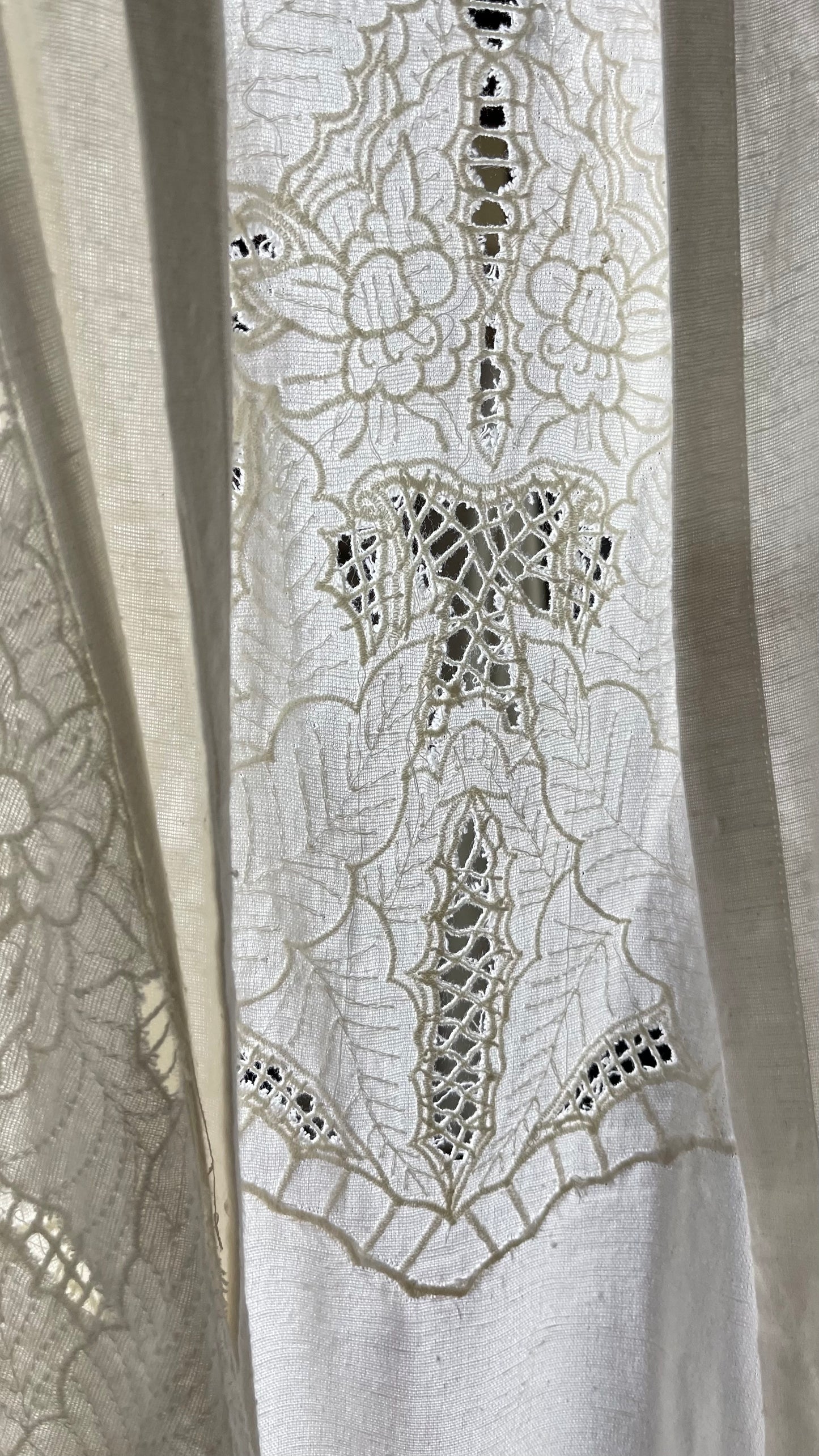 Intimately Free People Linen/Cotton White Cape with Embroidery Design (Medium)