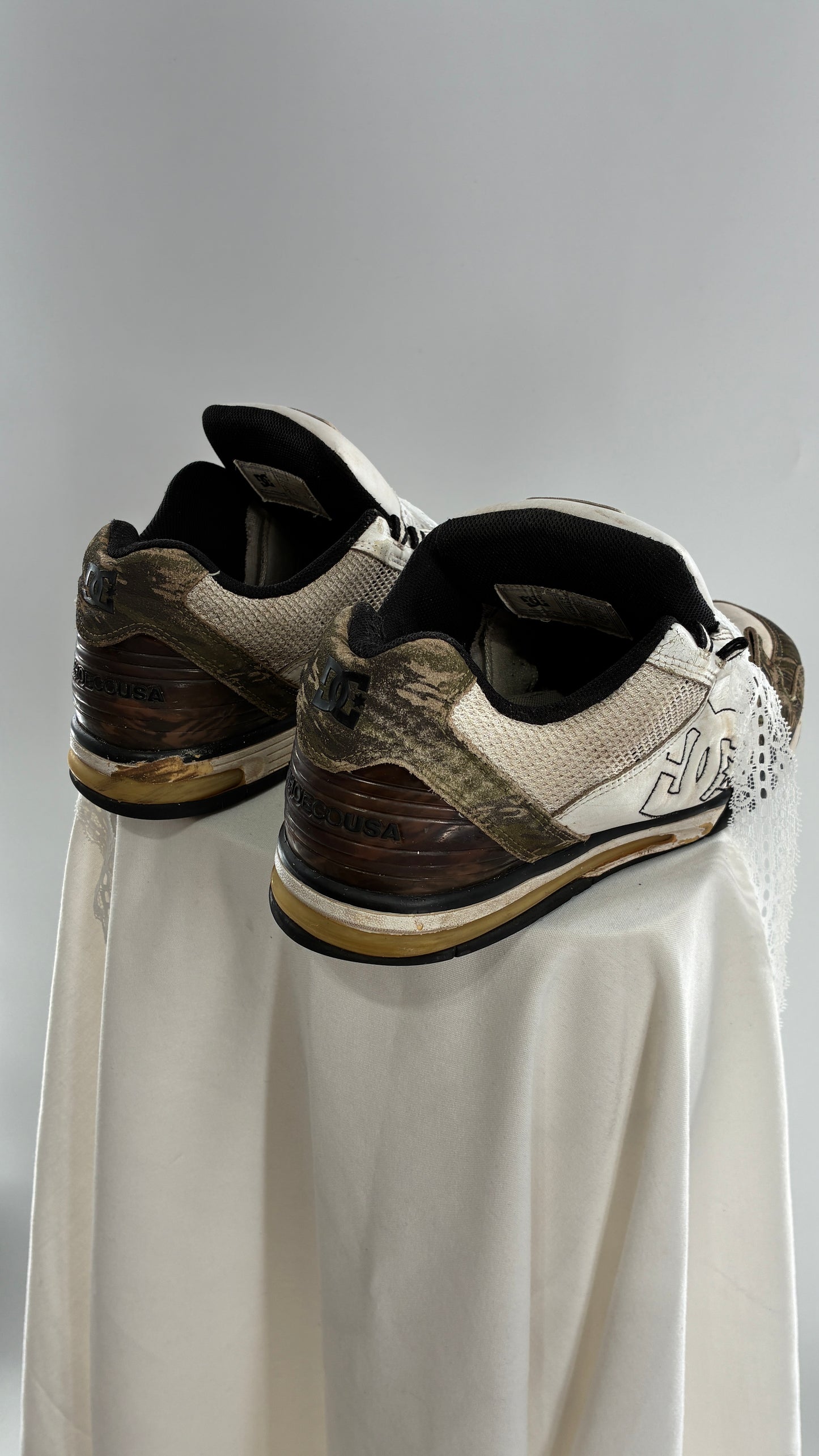 Vintage DC Distressed Camo Men’s Sneakers with Lace Trim Laces (12)
