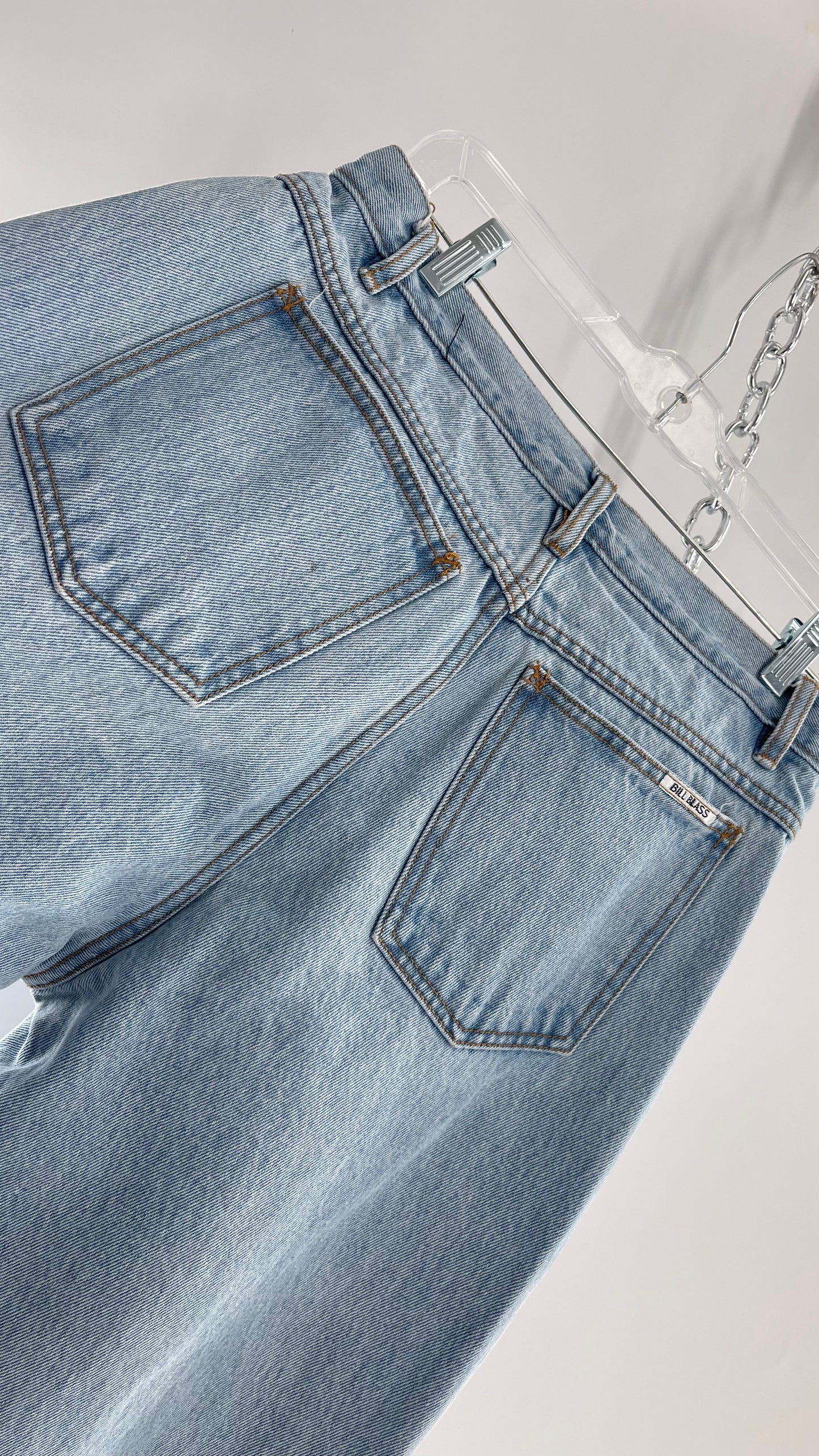 Vintage BILL BLASS Light Wash Ultra High Rise Mom Jean (12)