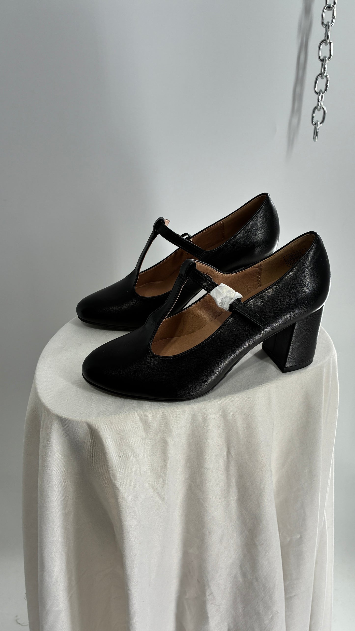 Deadstock Vintage DREAM PAIRS Black Leather Mary Jane Style T Strap Heel (6)
