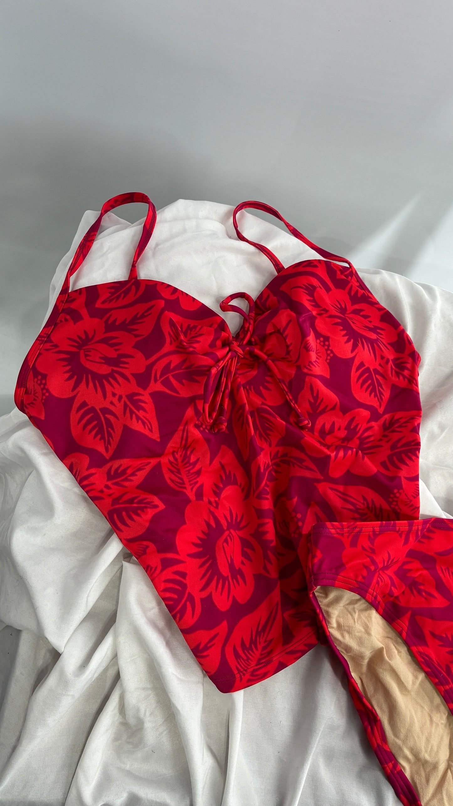 Vintage Victoria’s Secret Tropical Patterned Tankini Set with Underwire (38C, M)