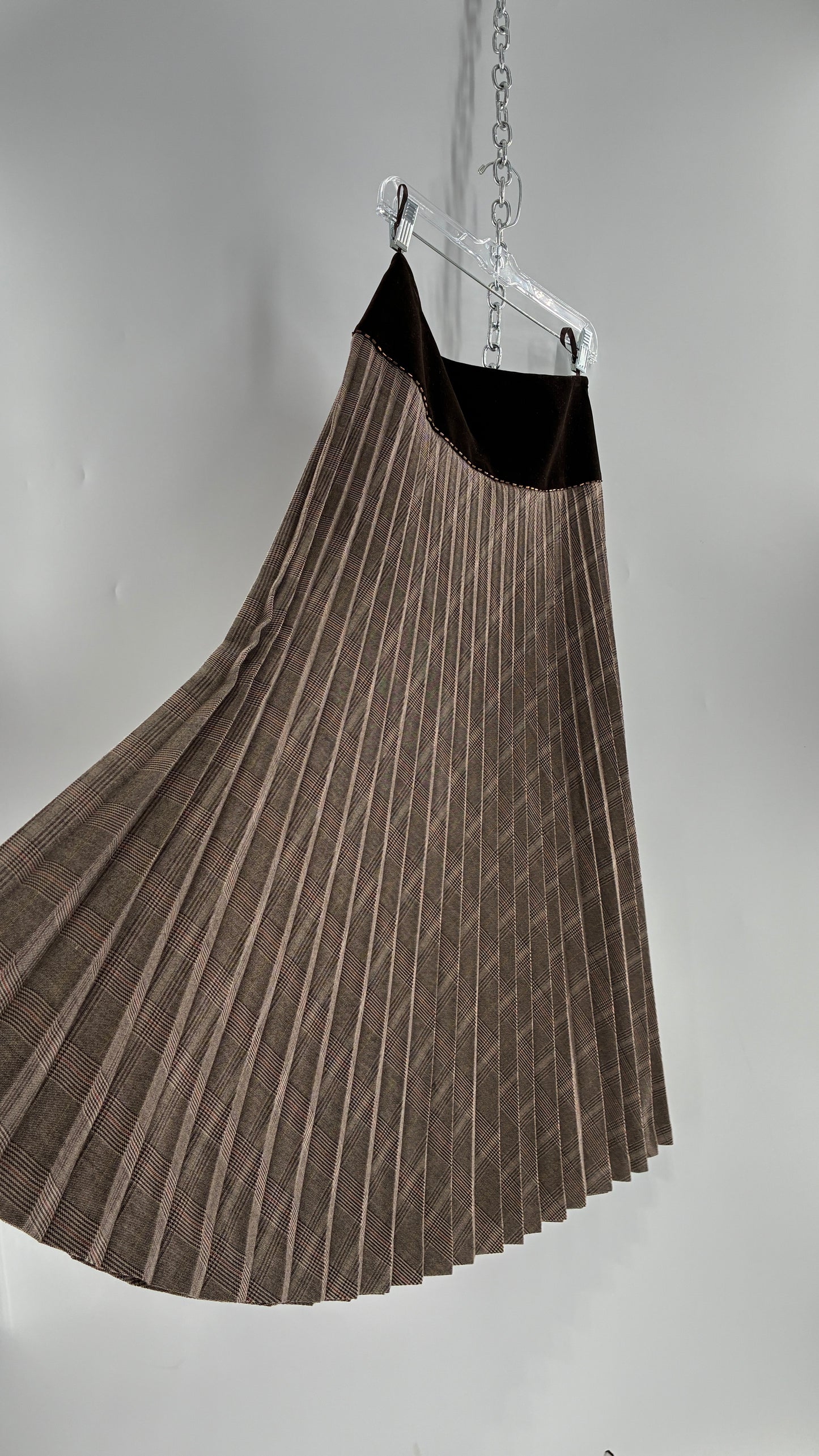 Vintage CAROLE LITTLE Plaid and Pleated Skirt with Wide Velvet Brown Waist Band (6)