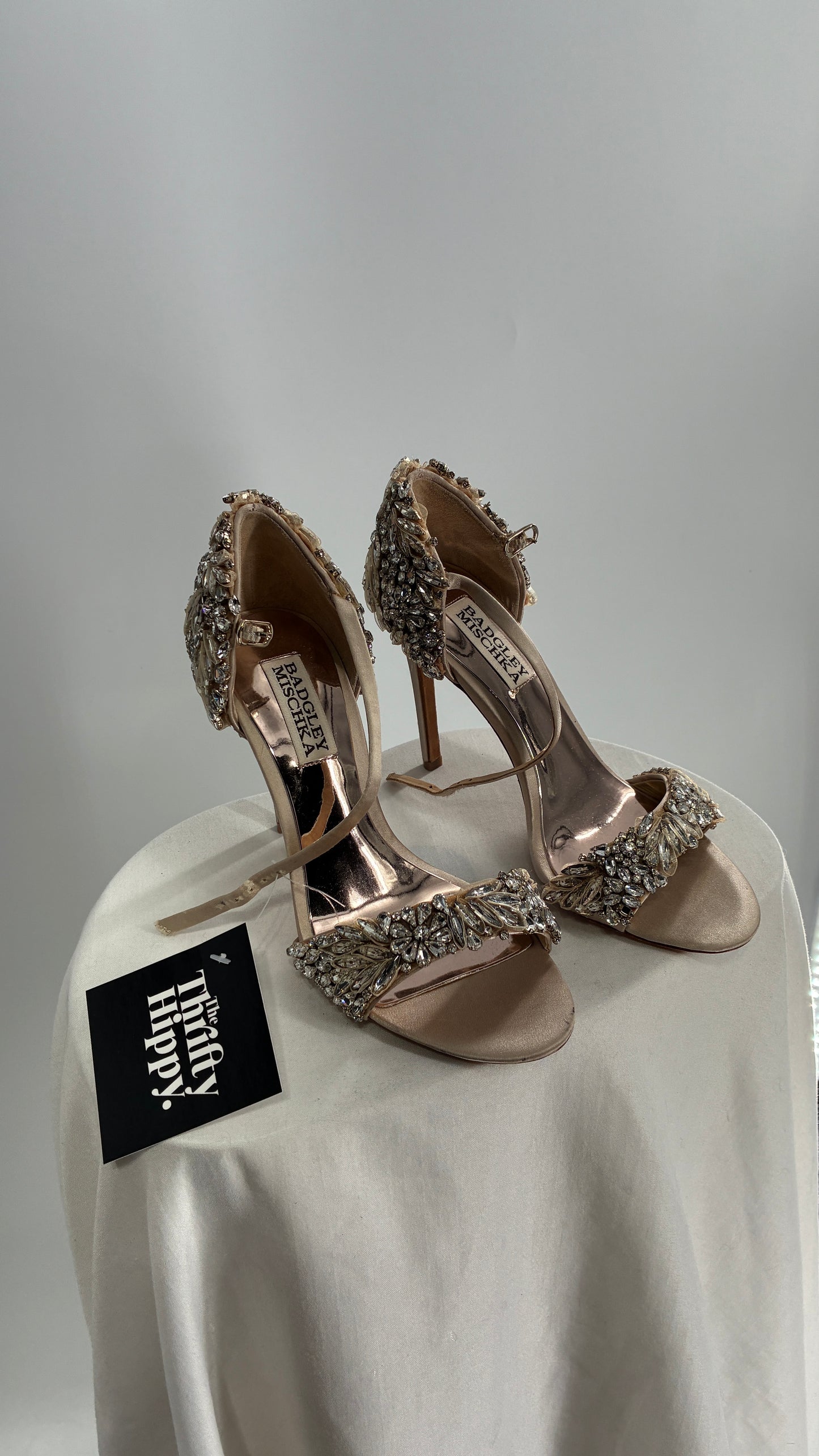 BAGDLEY MISCHKA Champagne Rhinestone Encrusted Embellished Round Toe Heels (5.5)