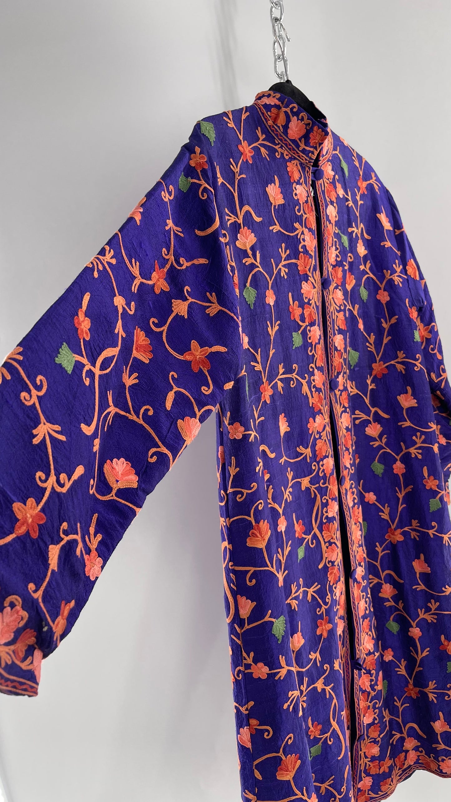 Vintage 1970s Indian Silk Long Purple Kashmiri Coat with Contrasting Embroidered Coral/Salmon Florals (S/M)