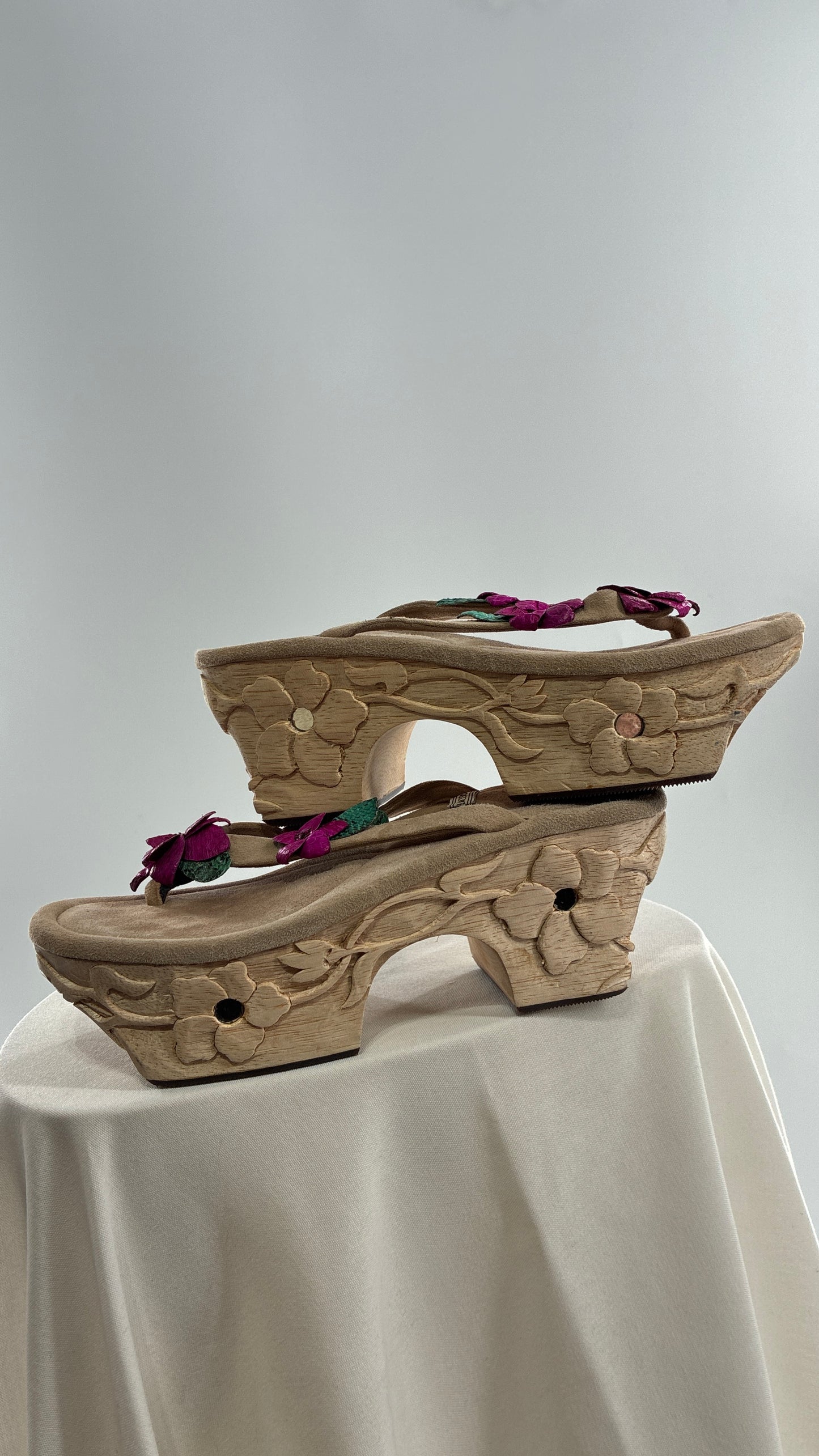RARE Vintage VALERIA LACERDA Wooden Platform Sandal with Engraved Florals, Fuchsia Flowers and Mirror Details (7)