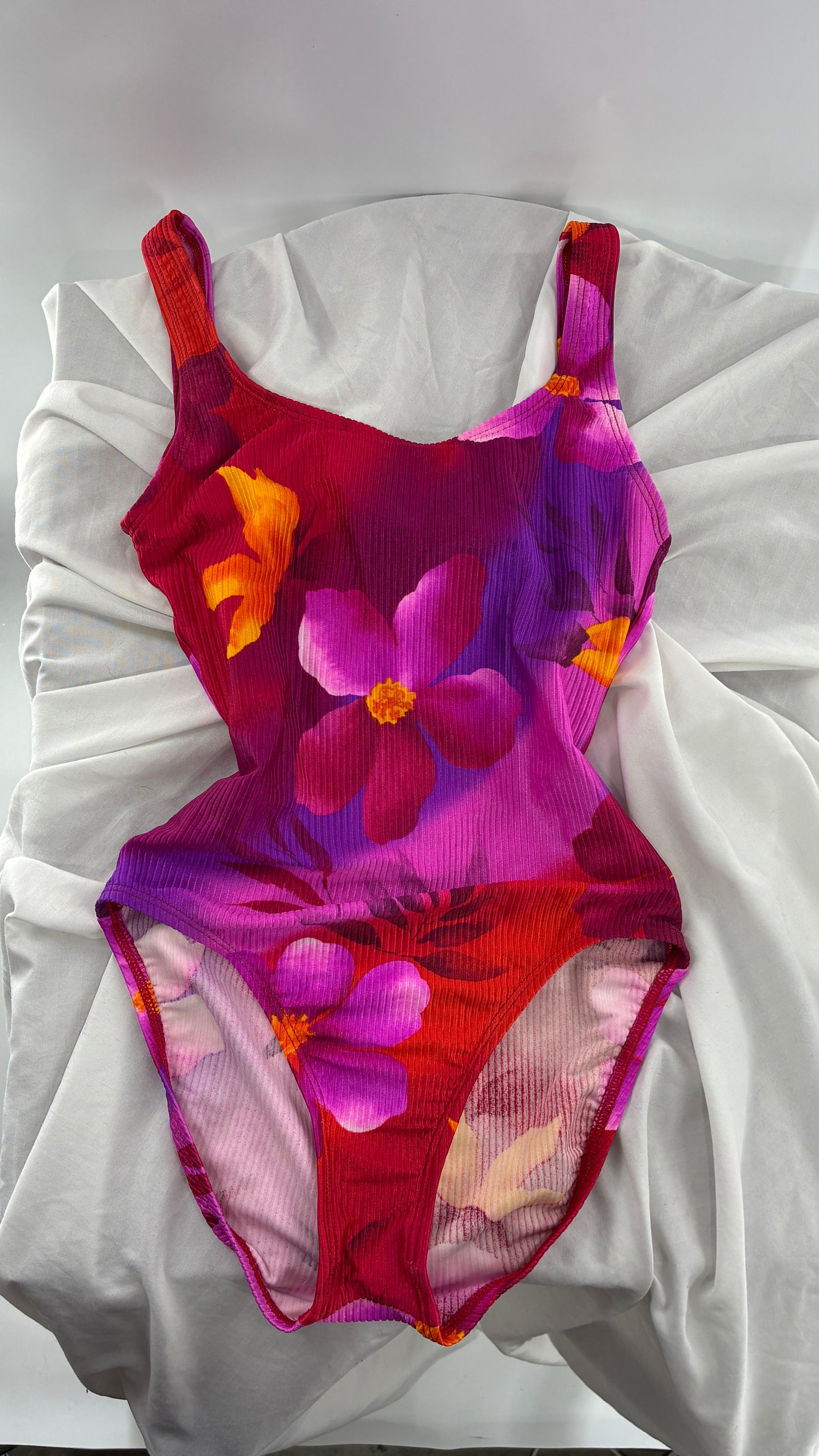 Vintage CATALINA Hibiscus Tropical Florals Open Back Swimsuit (Medium)