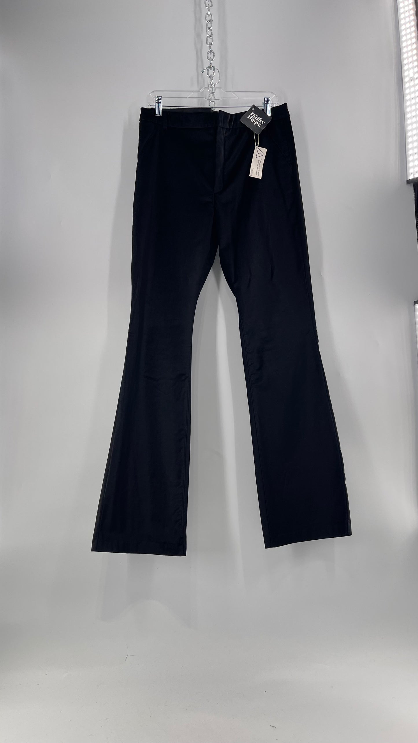 BLANK NYC Black Velvet Kick Flares (31) tá