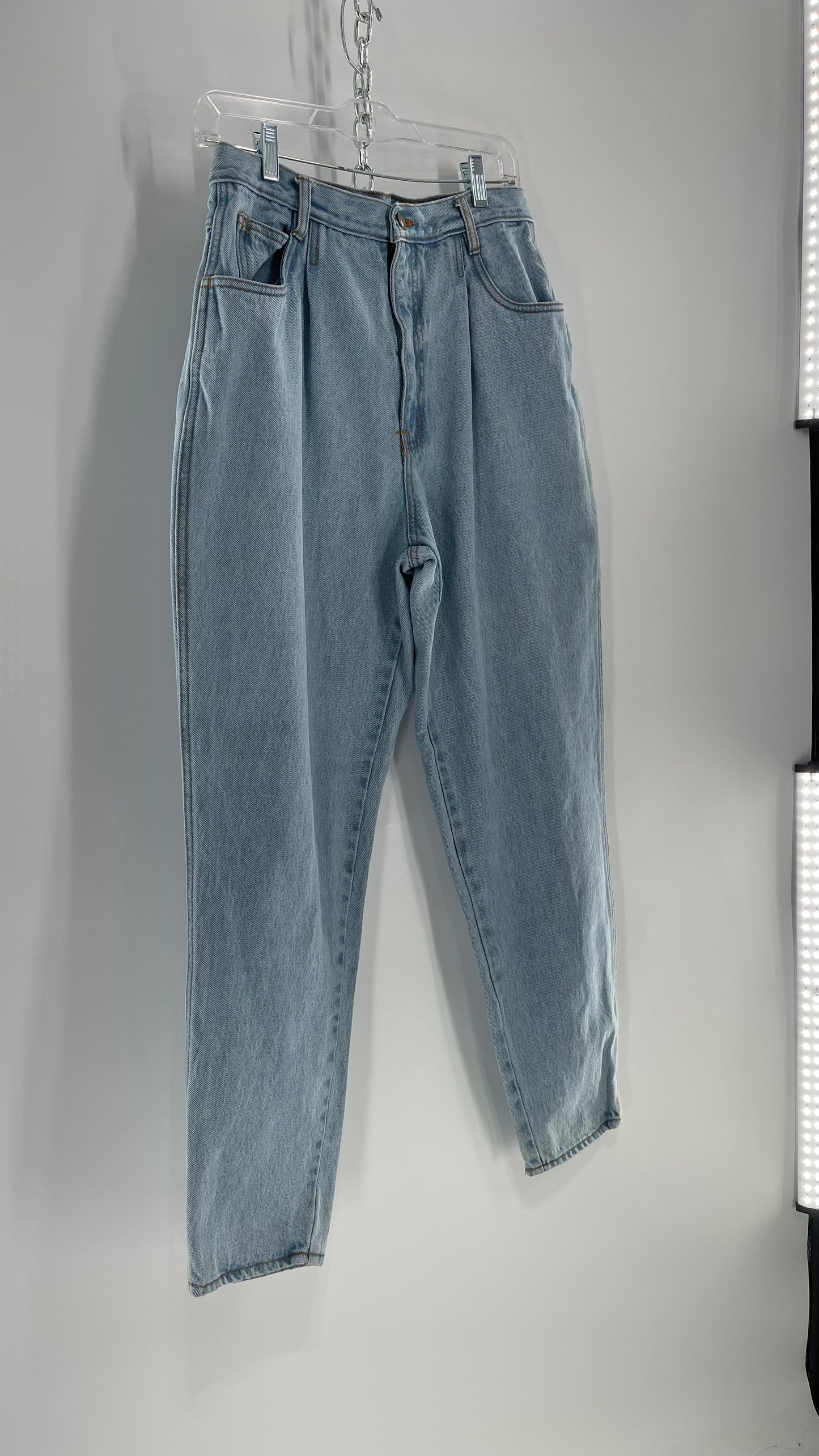 Vintage BILL BLASS Light Wash Ultra High Rise Mom Jean (12)