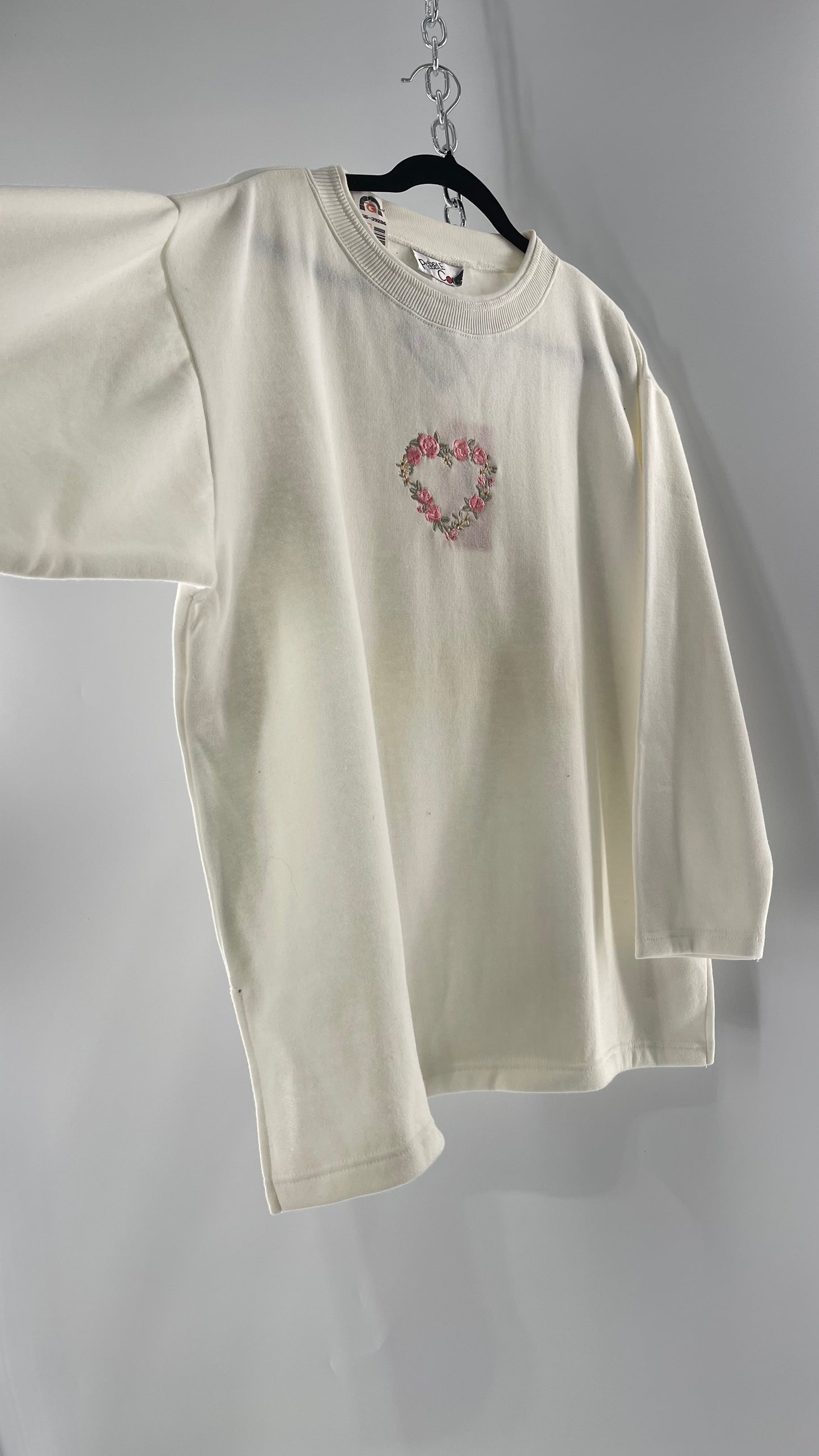 Deadstock 1990s Vintage Pebble Court Pink Rose Embroidered Heart Ivory Crewneck (Large)