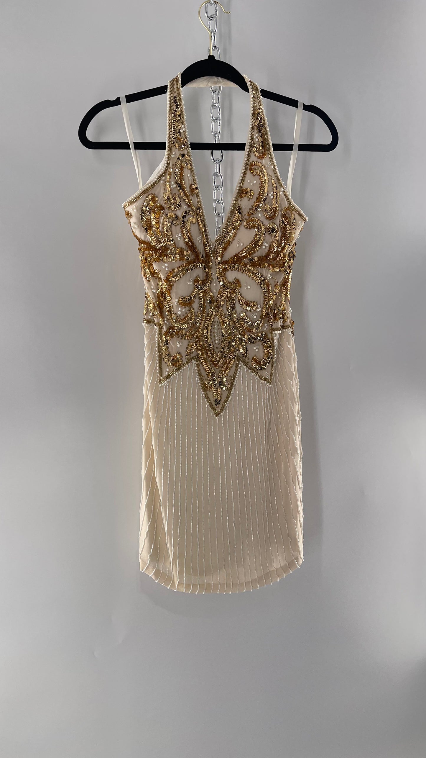 Cache Beaded Old Hollywood Glam White Beaded BodyCon Mini Dress with Halter Neckline and Bedazzled Gold Sequin Bust (4)