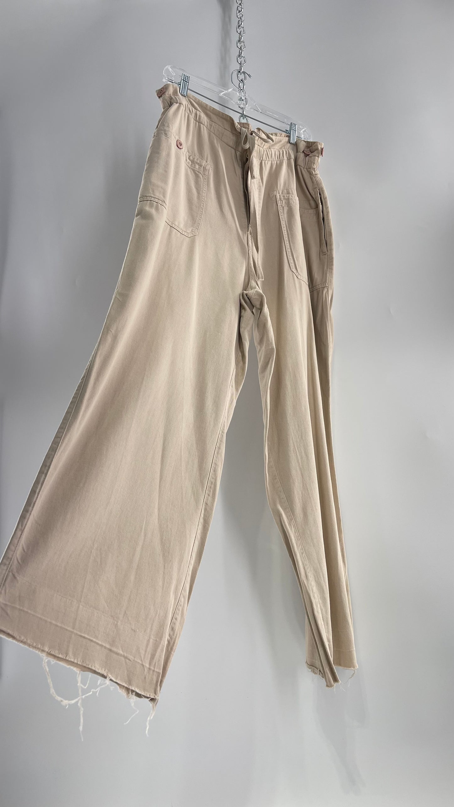 Free People Cream Flare Button Up Wide Legs with Drawstring Waistline 55% Cotton 10% Linen 35% Viscose (L)
