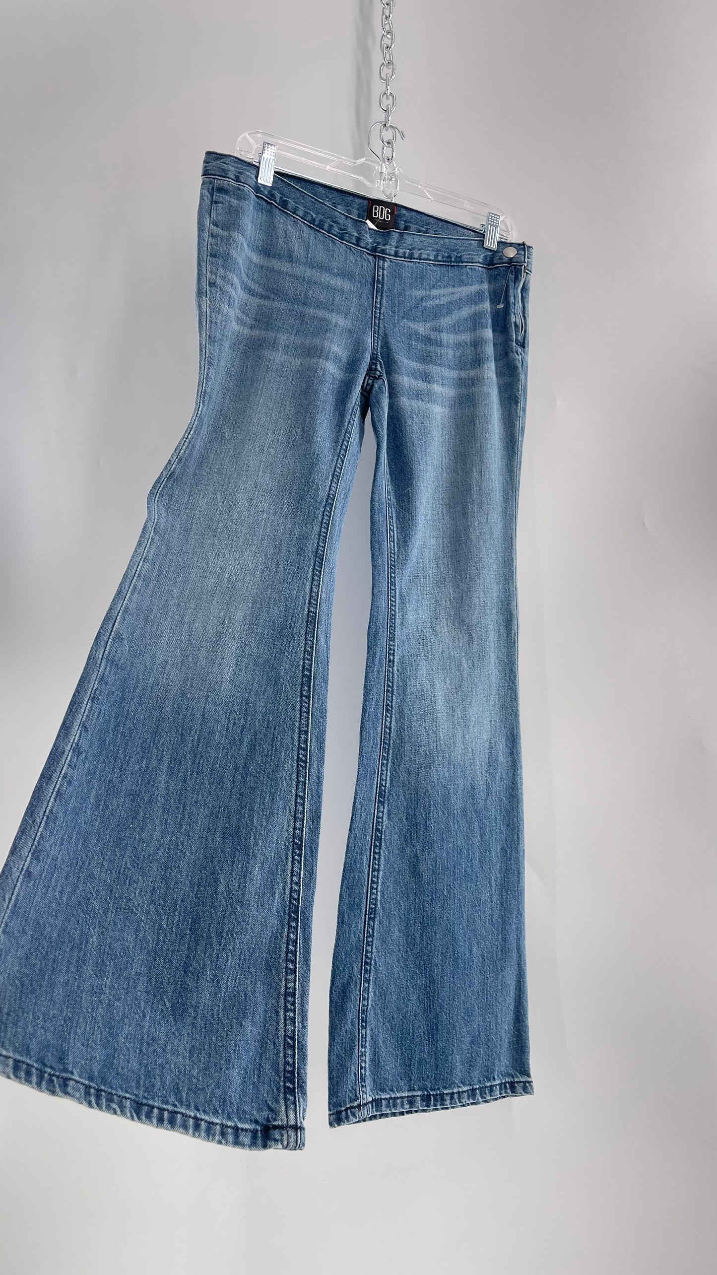 BDG Jeans Medium Wash Low Waisted Kickflares (27)
