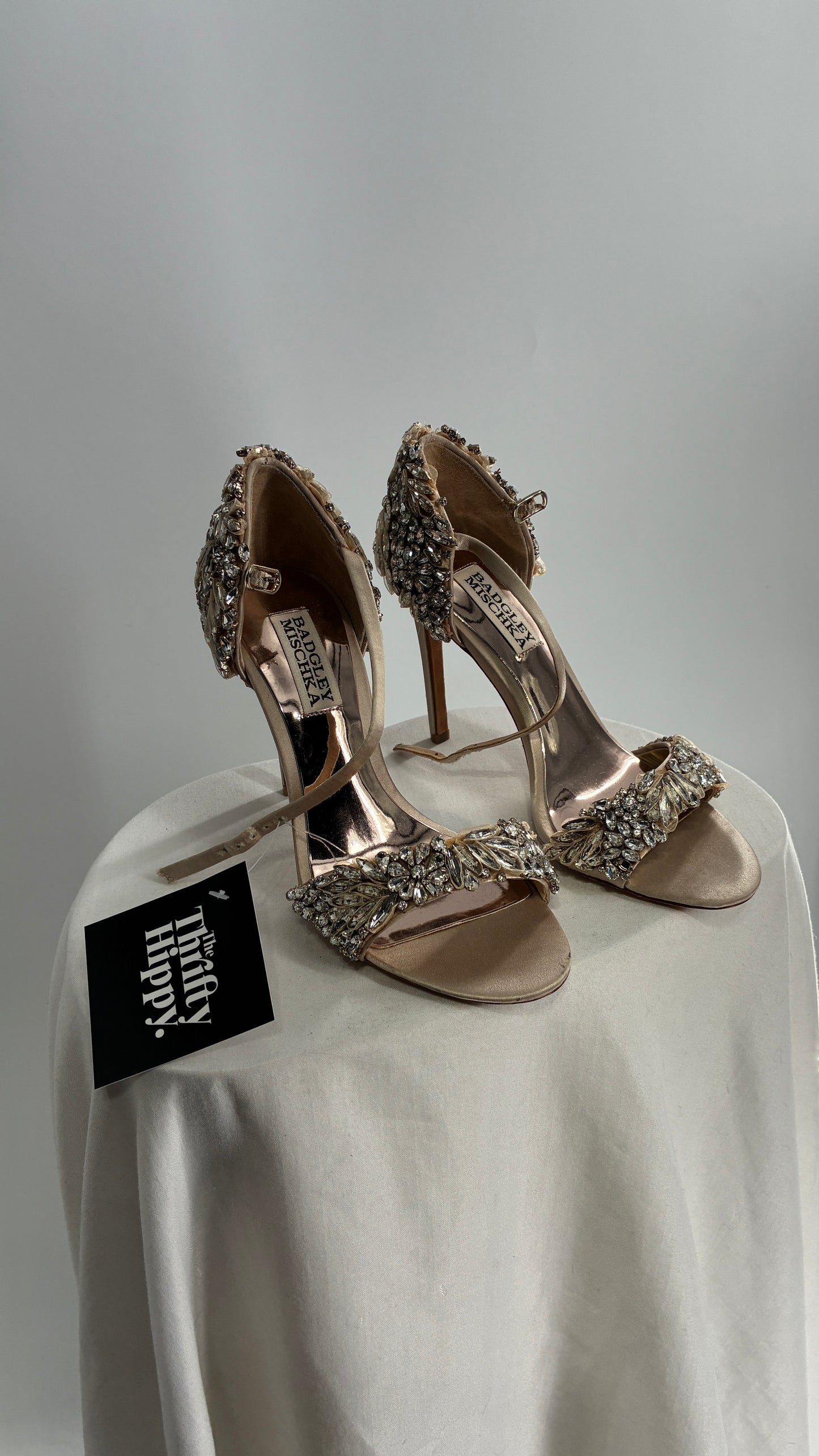 BAGDLEY MISCHKA Champagne Rhinestone Encrusted Embellished Round Toe Heels (5.5)