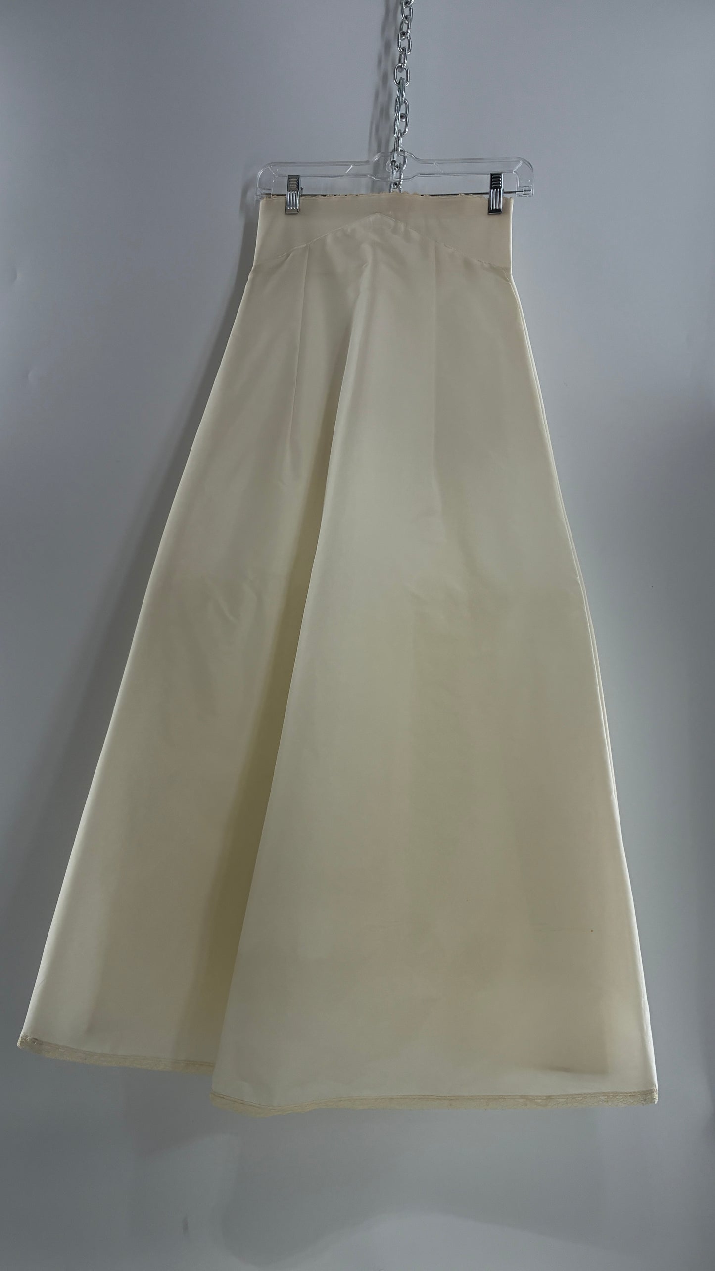 Vintage 1960s Off White Crinoline Style Skirt with Layers of Tulle (Small)