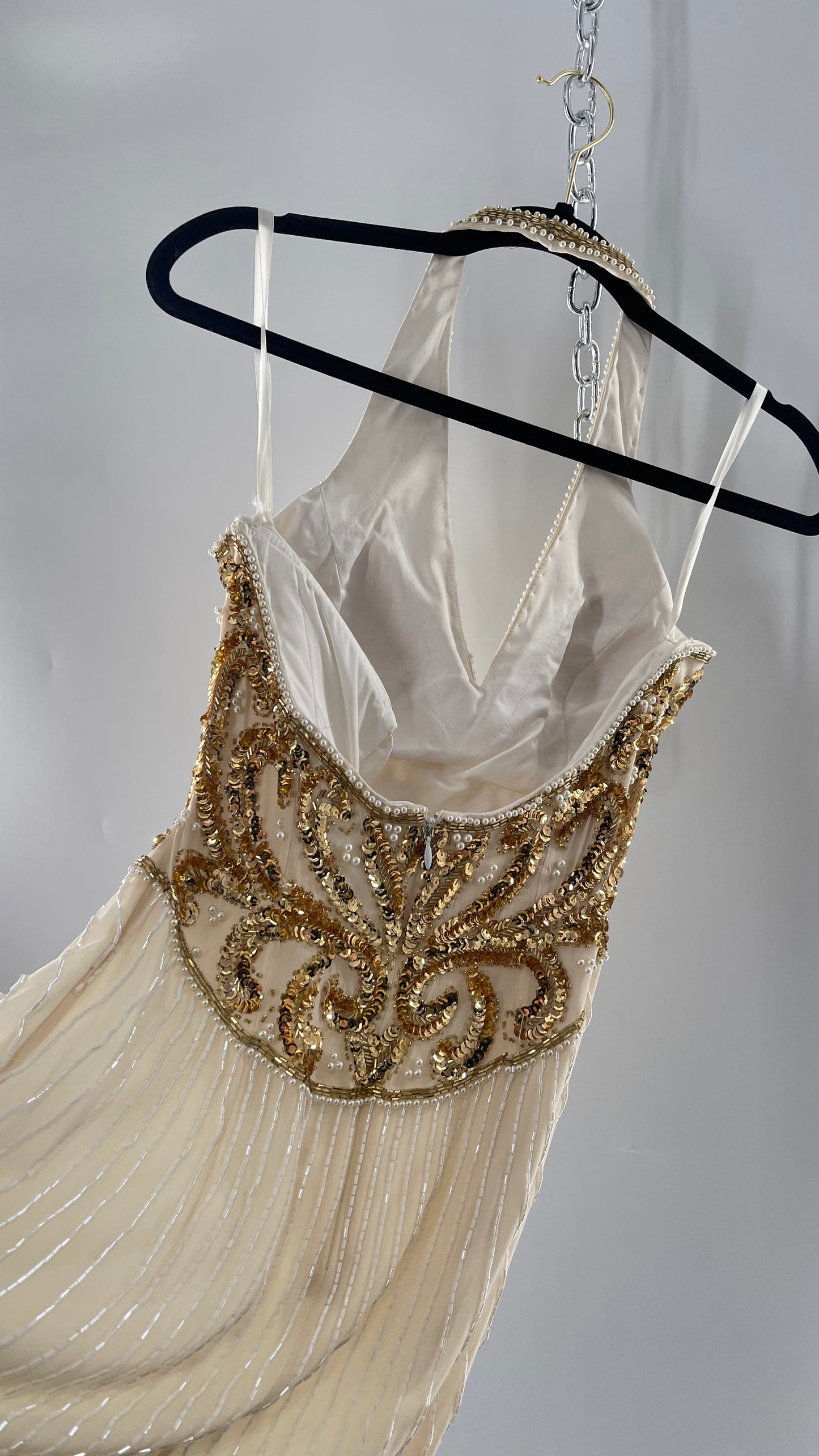 Cache Beaded Old Hollywood Glam White Beaded BodyCon Mini Dress with Halter Neckline and Bedazzled Gold Sequin Bust (4)
