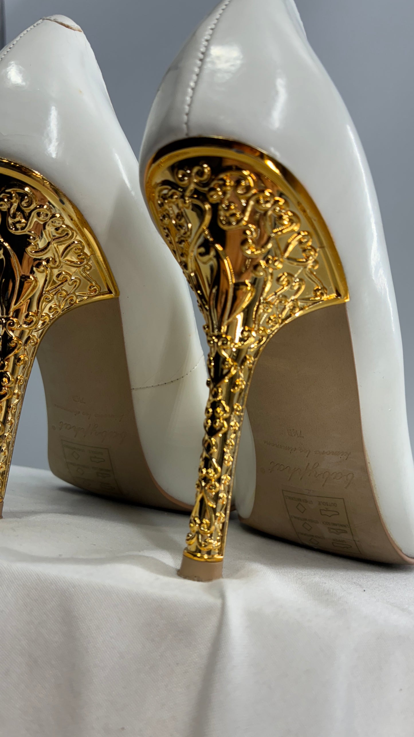 Vintage BABY PHAT White Pointed Toe Heel with Logo Buckle, and Gold Cat Engraved Heel (7.5)