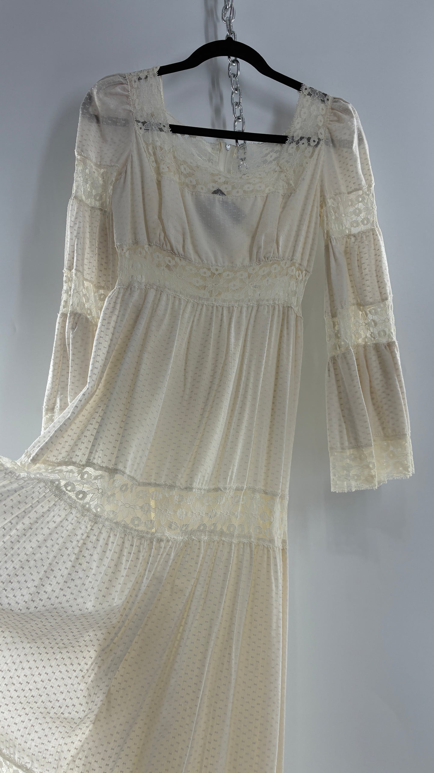 Vintage 1970s Off White Handmade Bell Sleeve Possible Wedding Gown (XS/Small)