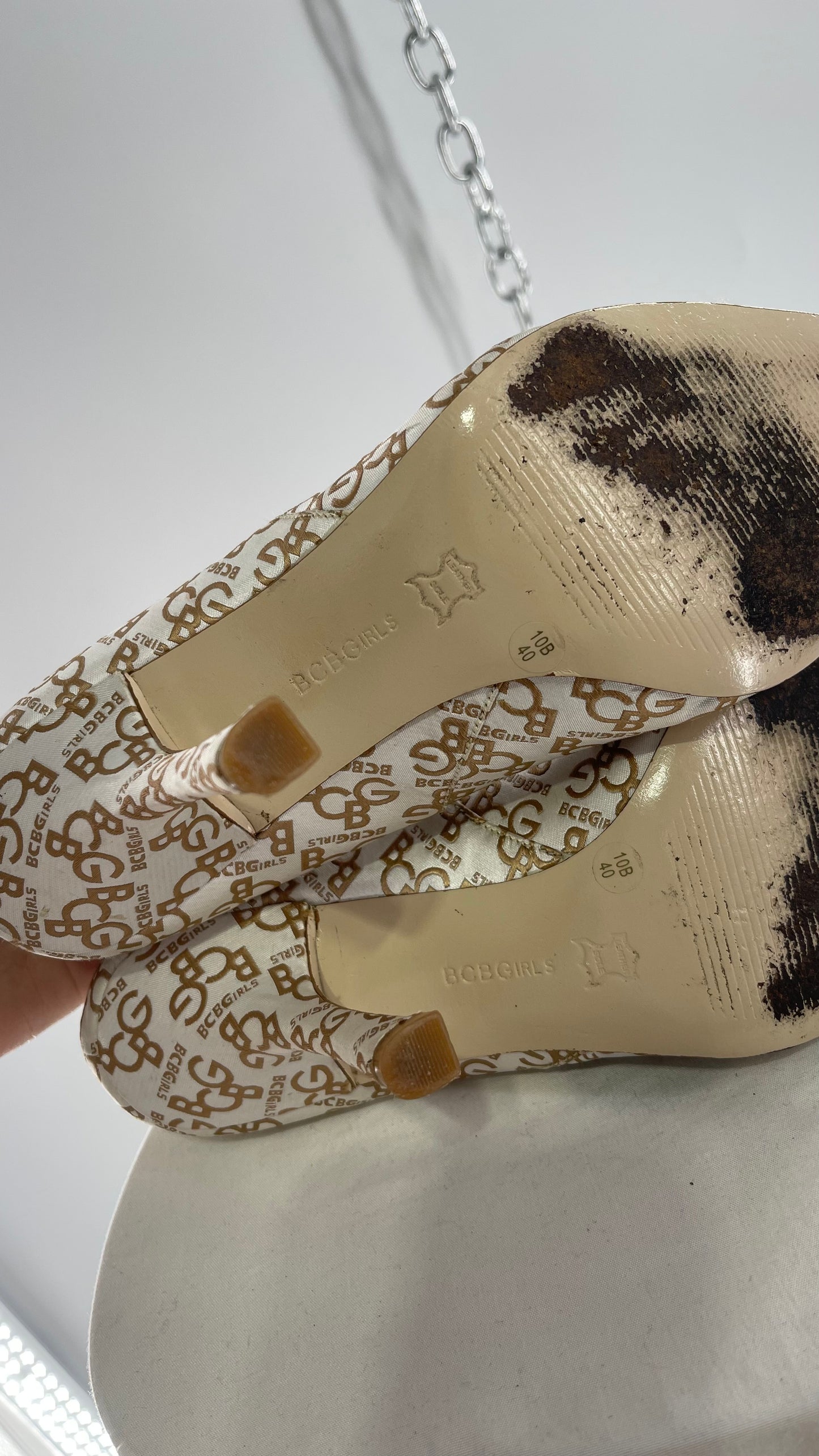 BCBGirls 1990s HOT White Gold All Over Logo Print Heel with Metal Buckle Details (10)