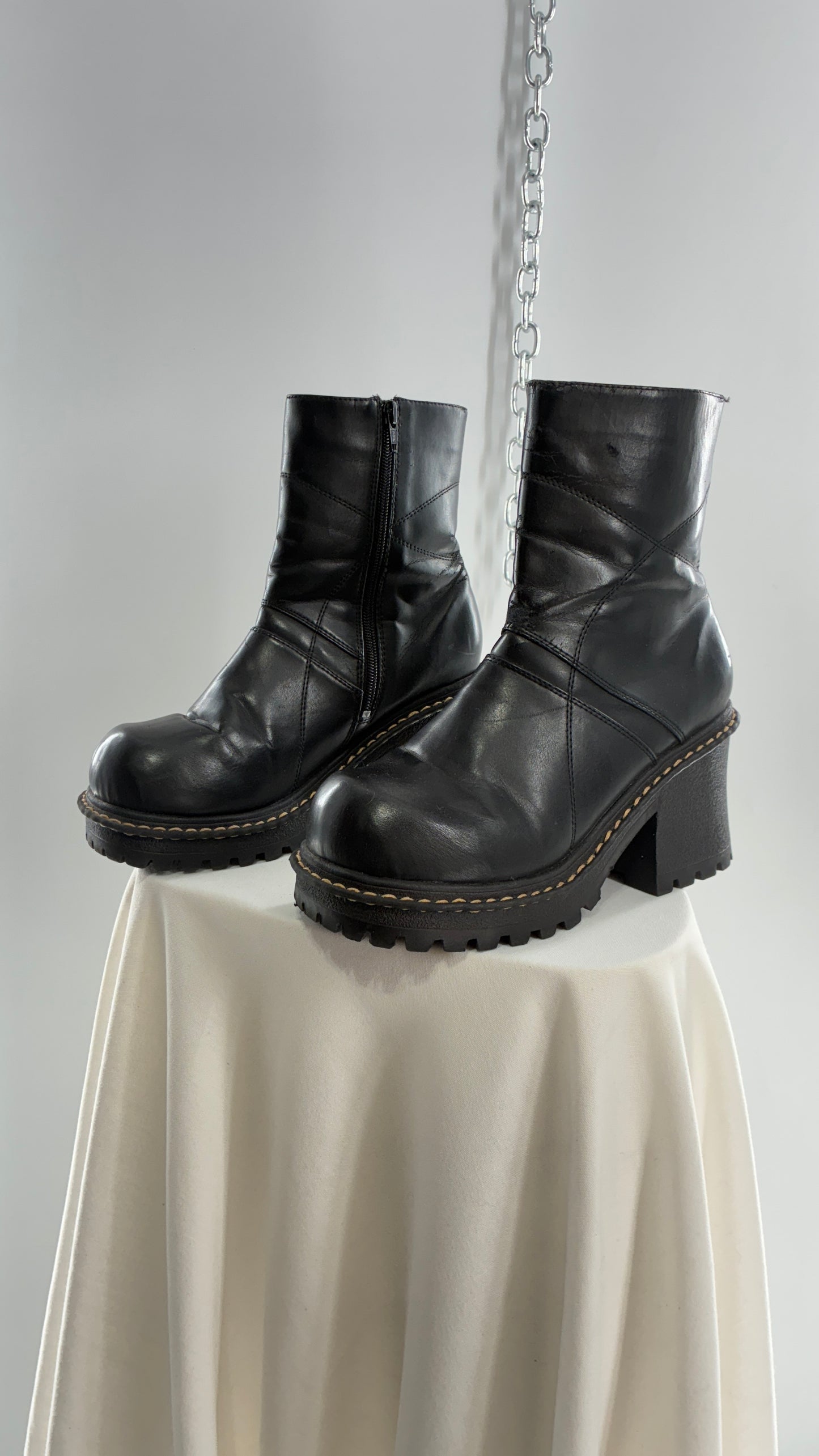 Vintage ROUTE 66 Black Chunky Heel Round Toe Boot (8.5)