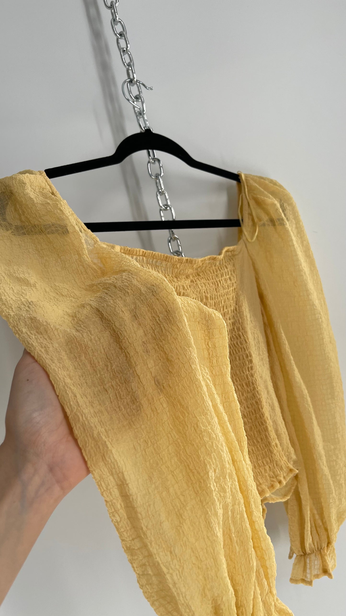 ASTR the Label Yellow Bubble Sleeve Ruched Bodice Blouse (Medium)