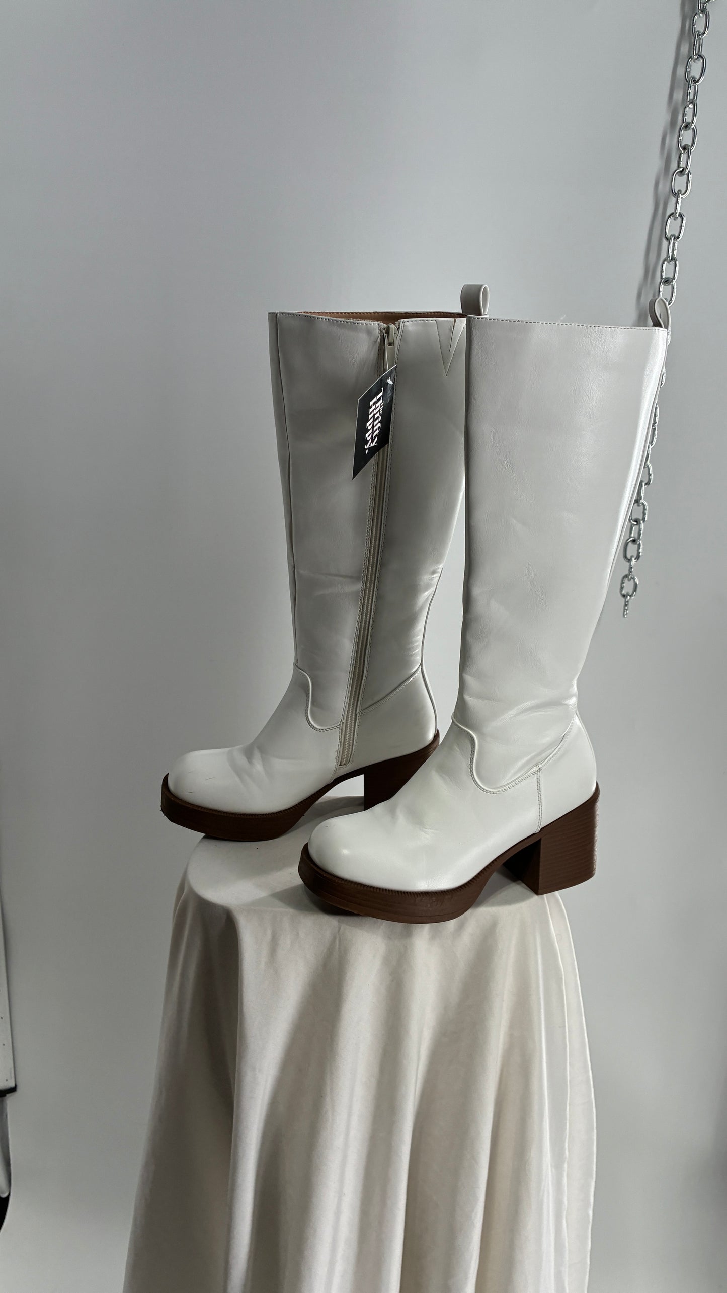 Vintage TOP MODA White Knee High GoGo Boots with Chunky Heel (7.5)
