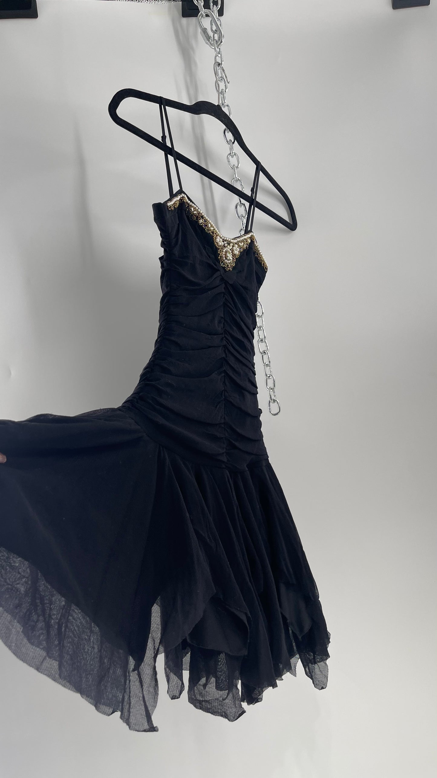 Um Deix Trois - Saks Fifth Avenue - Vintage - Black Sleeveless Dress Ruched Bodice With Beaded Neckline ( Size 14 )