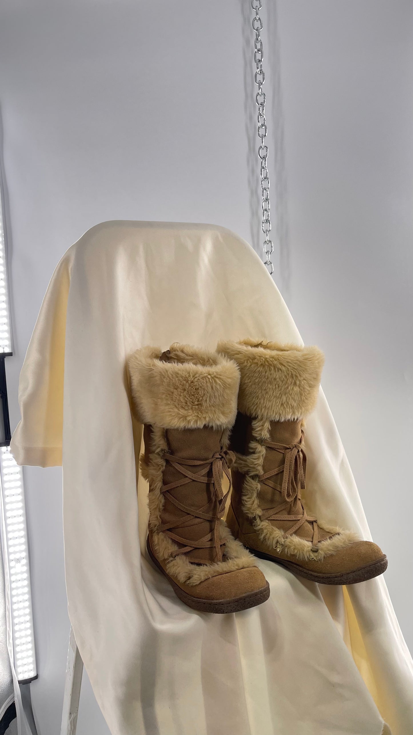 Vintage GAP Tan Suede Leather Eskimo Tie Up Boot with Faux Fur Trim Piping (5)