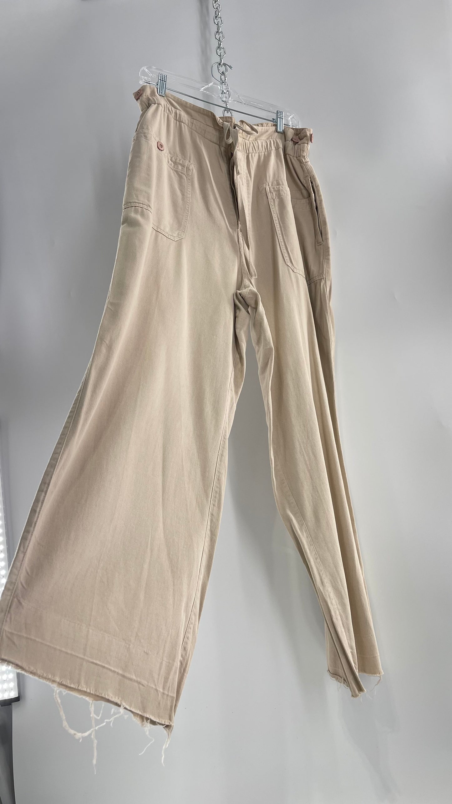 Free People Cream Flare Button Up Wide Legs with Drawstring Waistline 55% Cotton 10% Linen 35% Viscose (L)