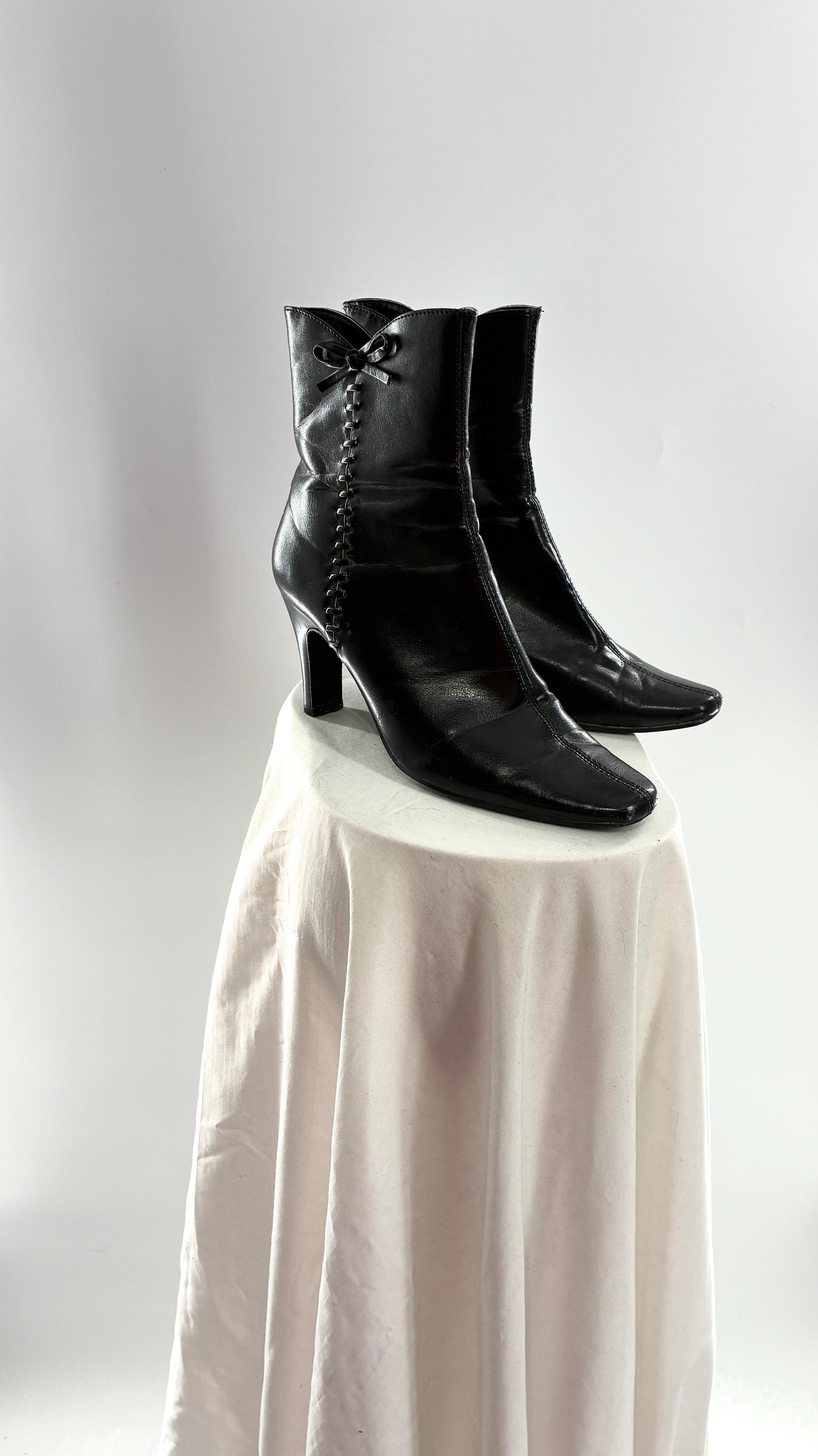 Vintage EXPRESSIONS Black Square Toe Kitten Heel Boots with Lace Up, Bow Side Details (8)