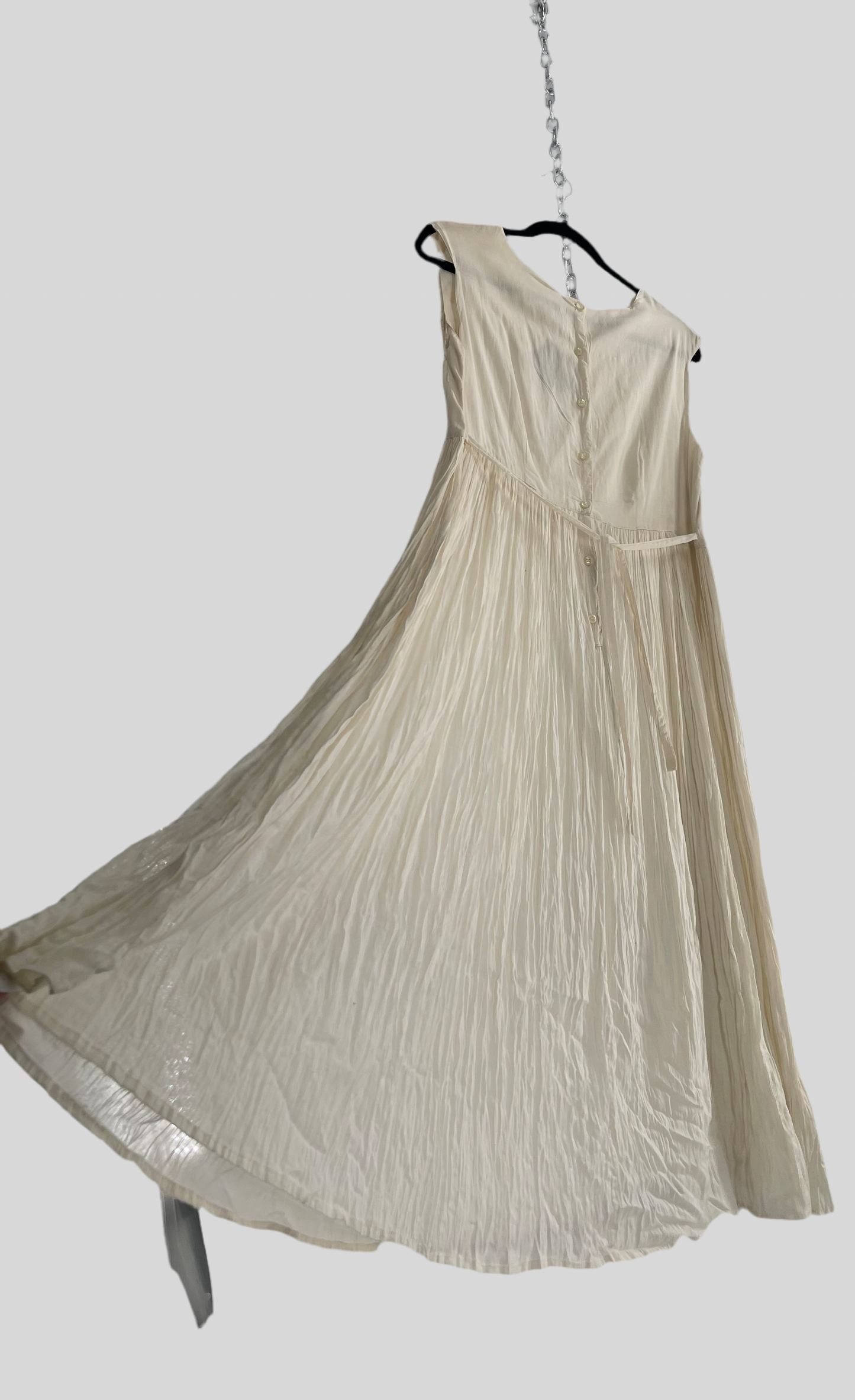 Vintage Made in India 1960s/1970s 95% Cotton Off White Karavan Gown with Crimped Body and Embroidered Bust (Large)