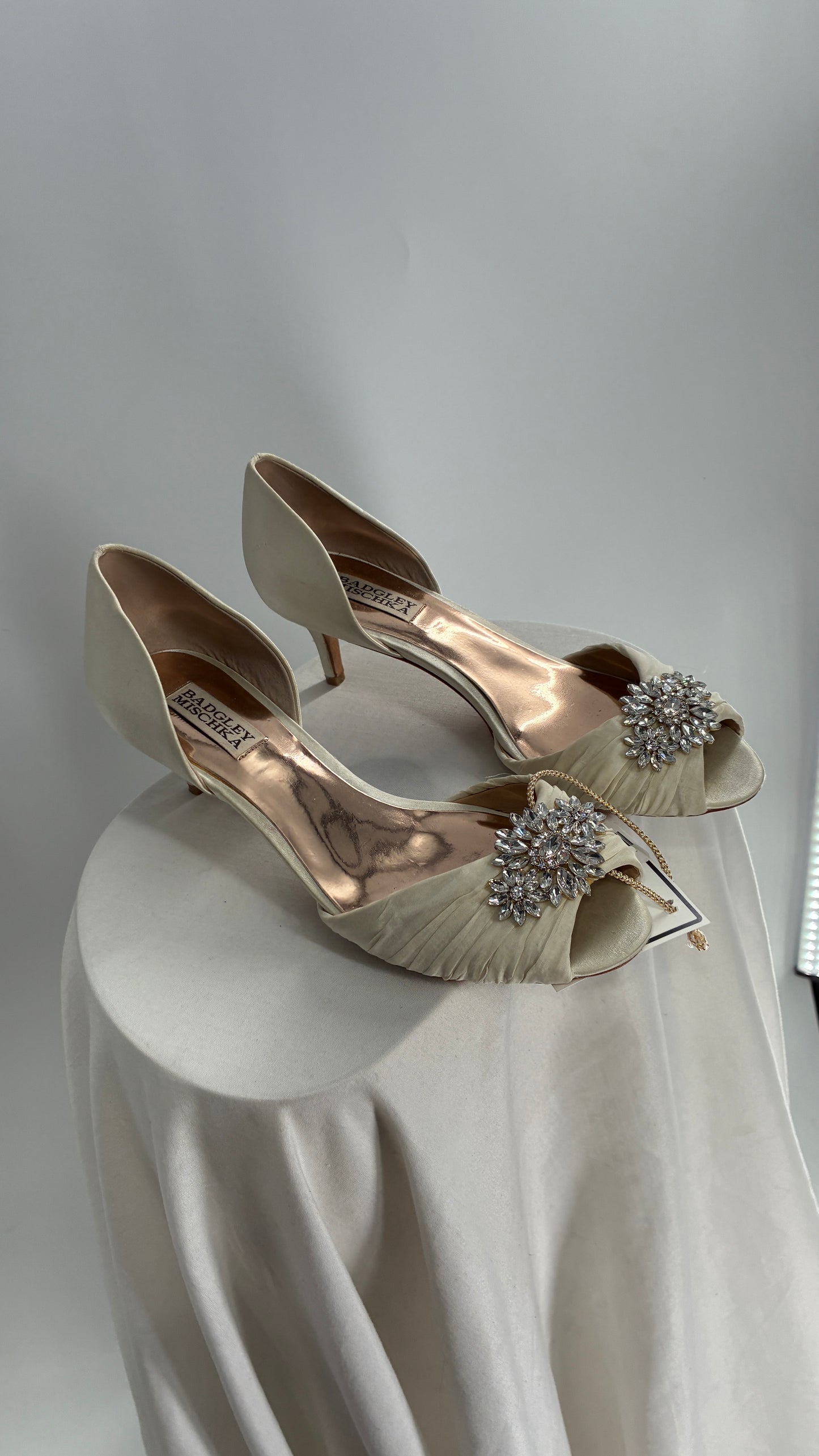 Badgley Mischka Ivory Satin Peep Toe Kitten Heel with Crystal Broche (8)