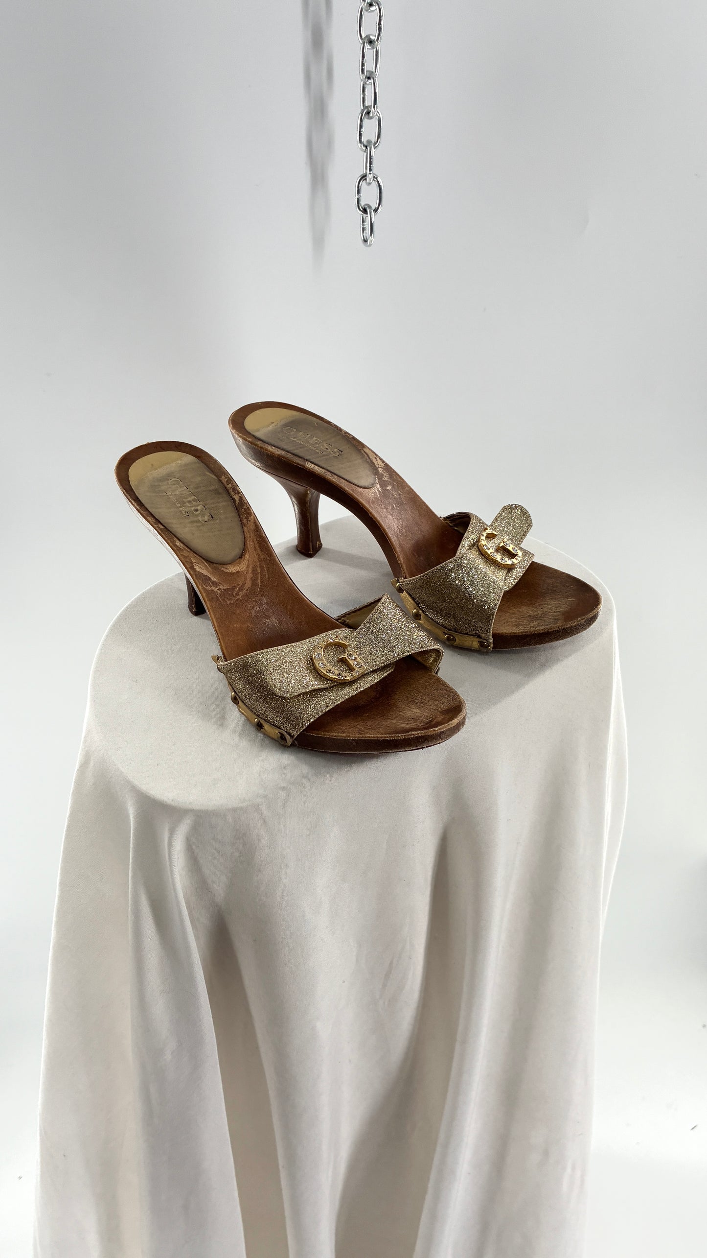 Vintage GUESS Kitten Heels with Gold Glitter Strap and Metal “G” Emblem (7)