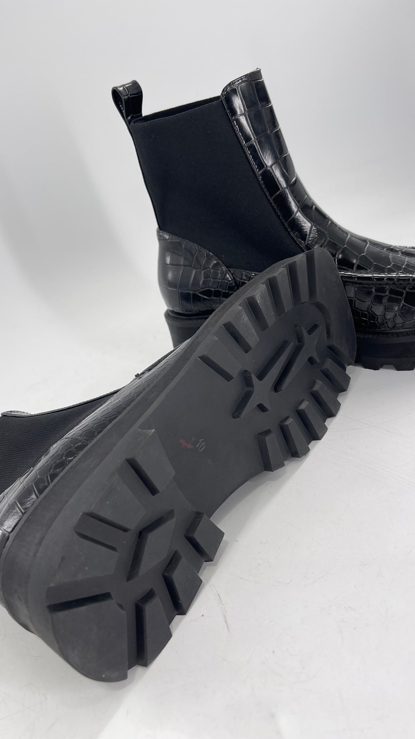 INTENTIONALLY Black Patent Crocodile Embossed Extreme Square Toe Boots (10)