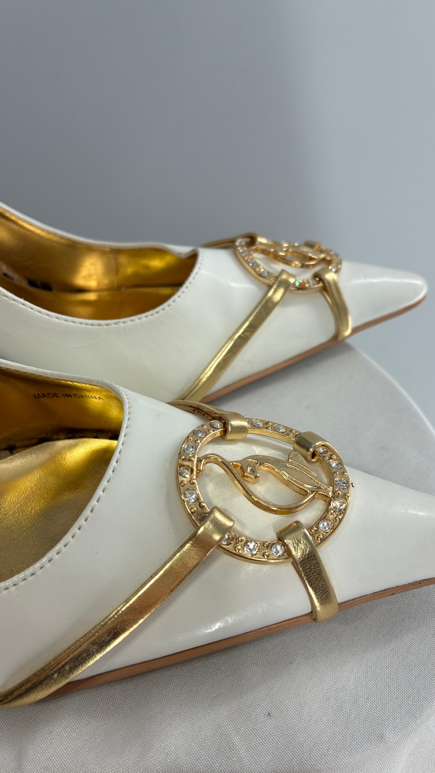 Vintage BABY PHAT White Pointed Toe Heel with Logo Buckle, and Gold Cat Engraved Heel (7.5)