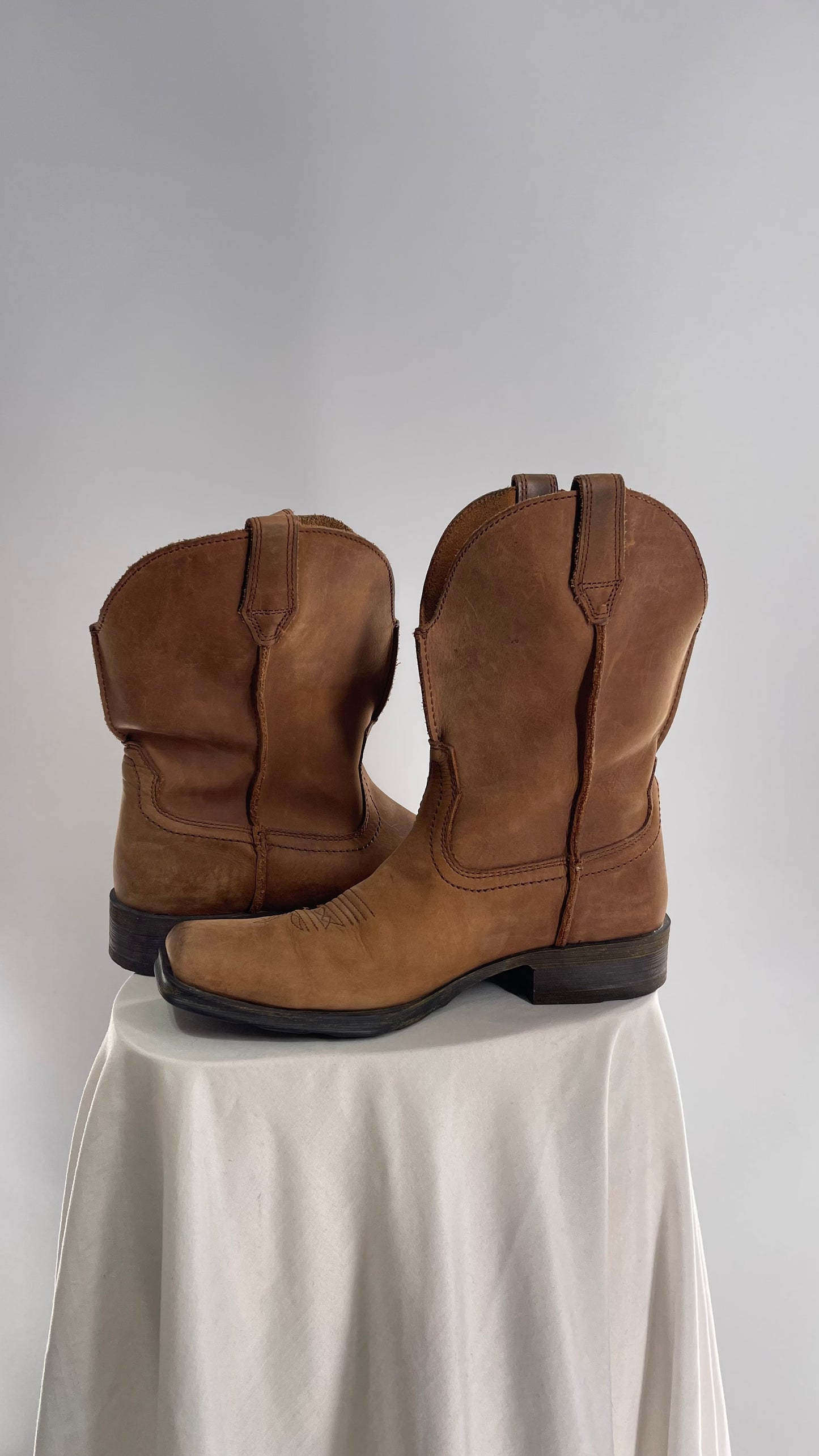 ARIAT Light Brown Square Toe Thick Leather Cowboy Boots (9.5)